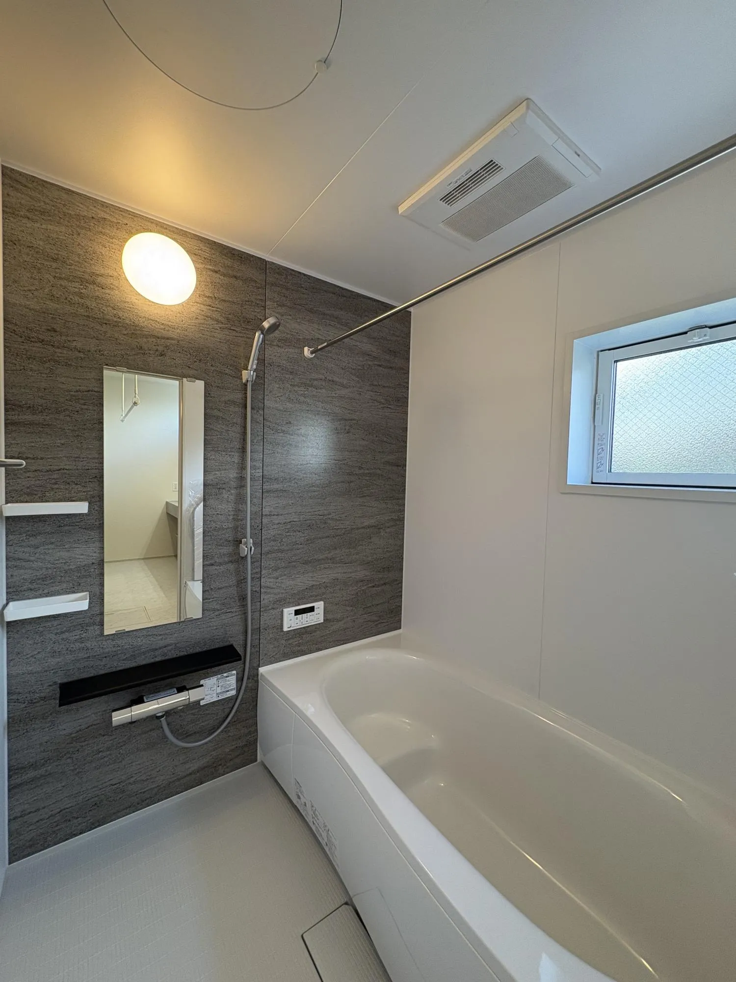 浴室は落ち着きのある空間◎