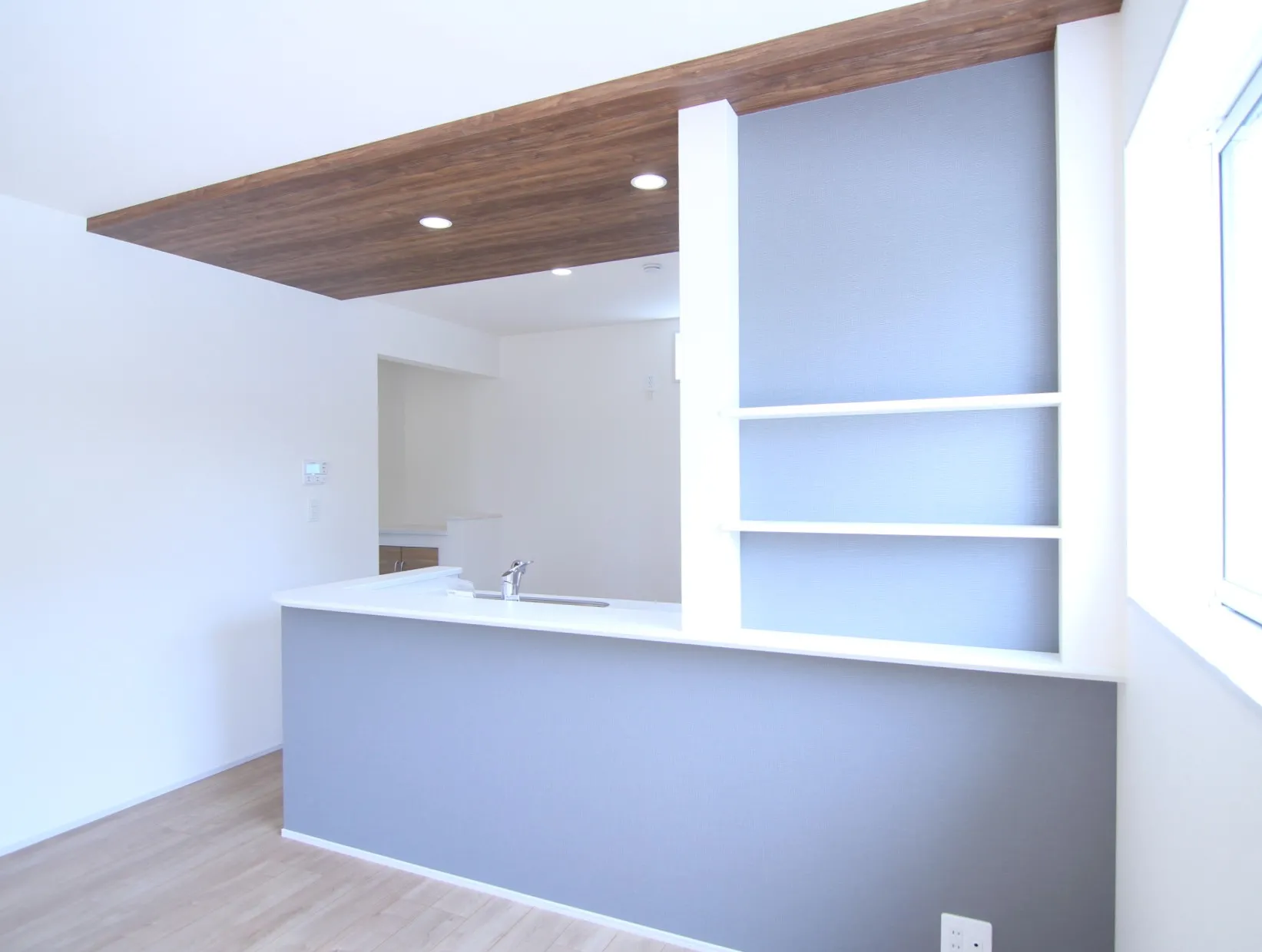 【1号棟】◎グレーのアクセントクロスなら家具や家電とも調和がとれます!◎