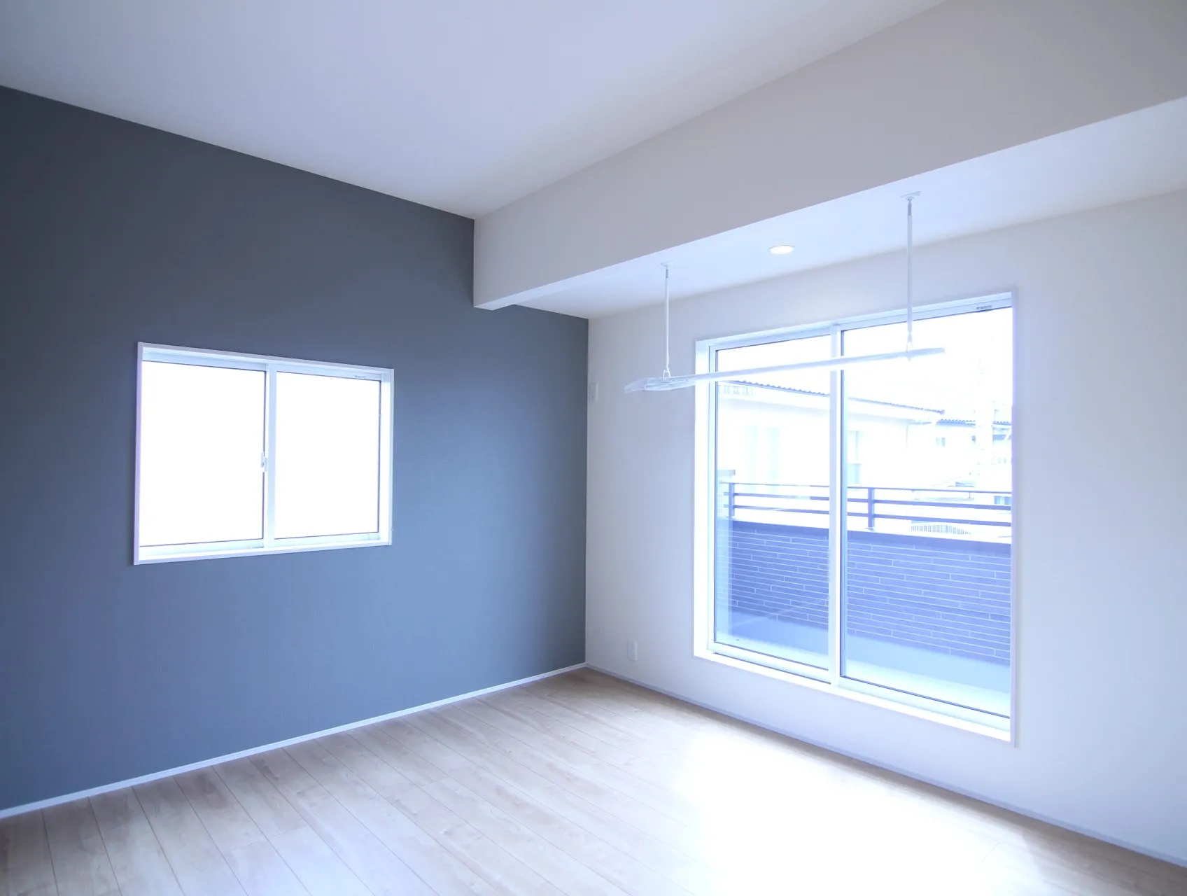 【1号棟】◎主寝室には室内物干があり長時間の外出も心配が少ないです◎