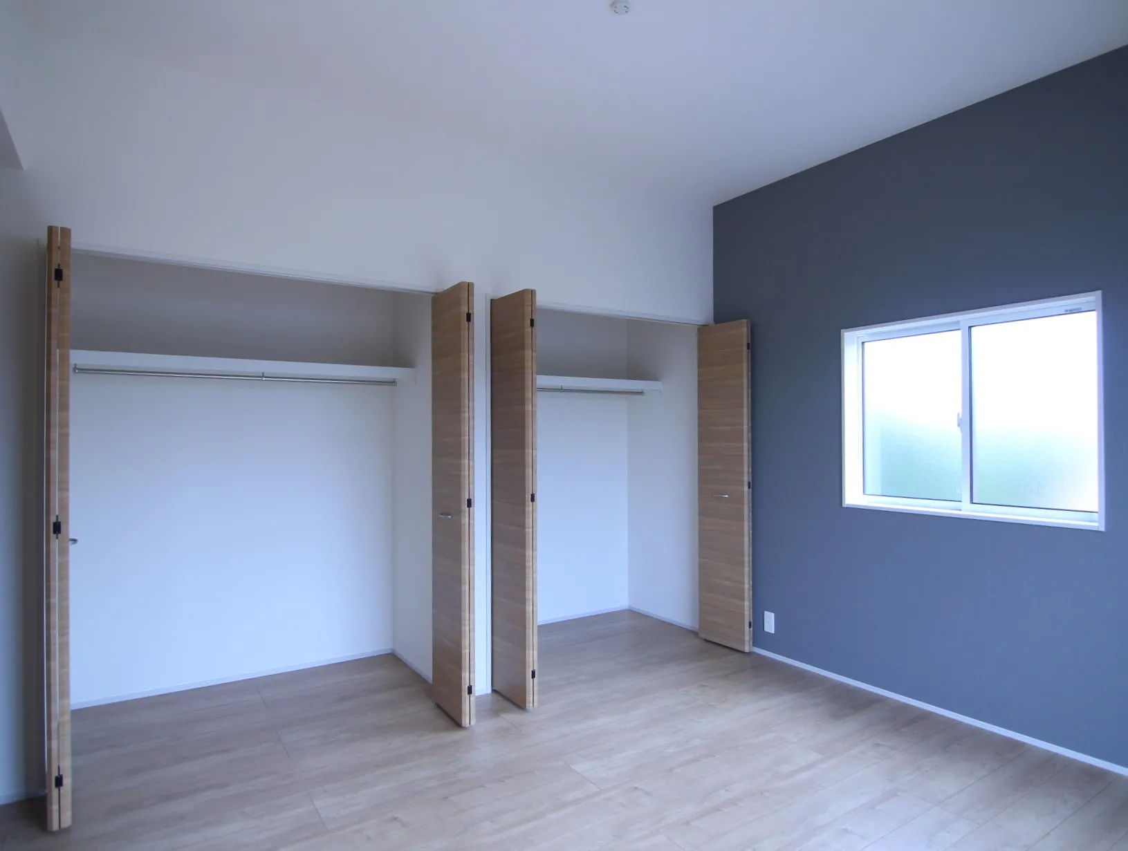 【1号棟】◎主寝室は用途分けできるダブル収納となっております!◎