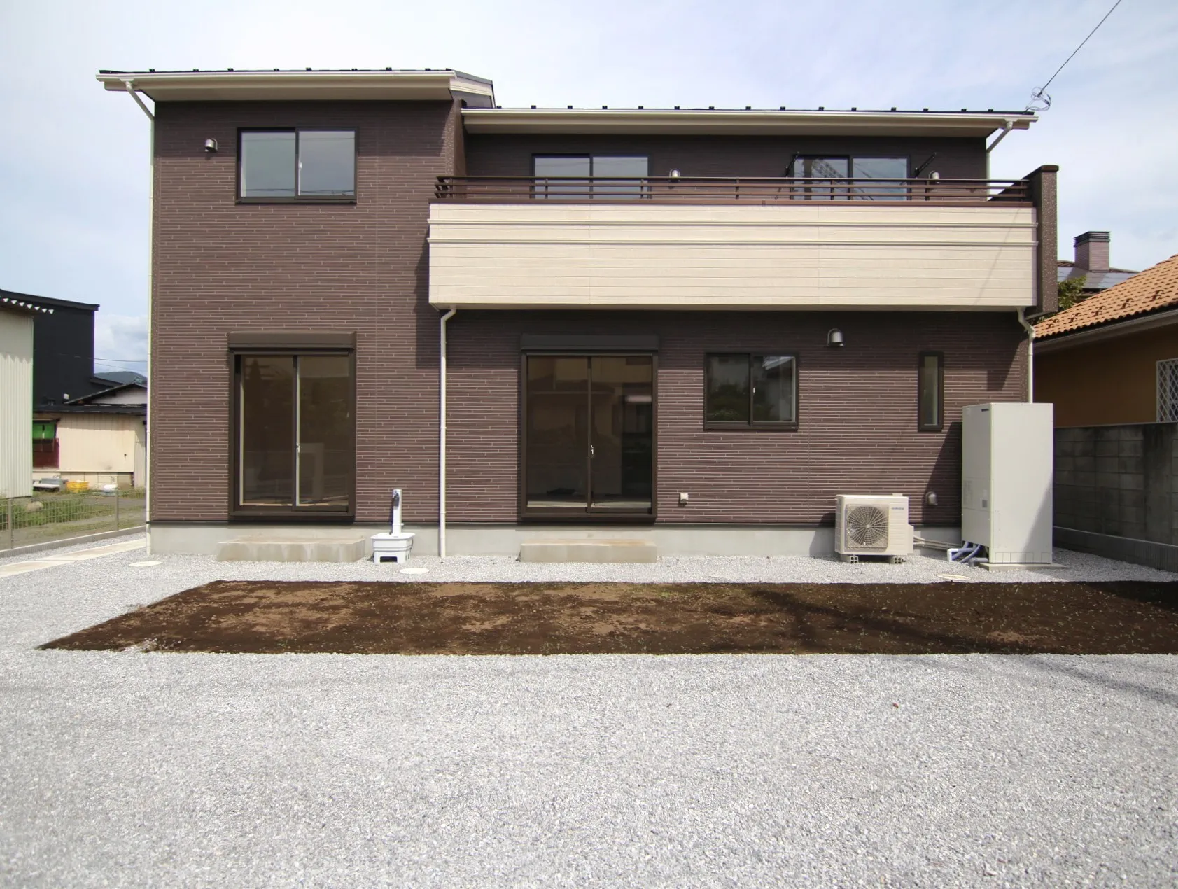 【1号棟】◎完成な住宅街に馴染む色合いの外壁が素敵です!◎