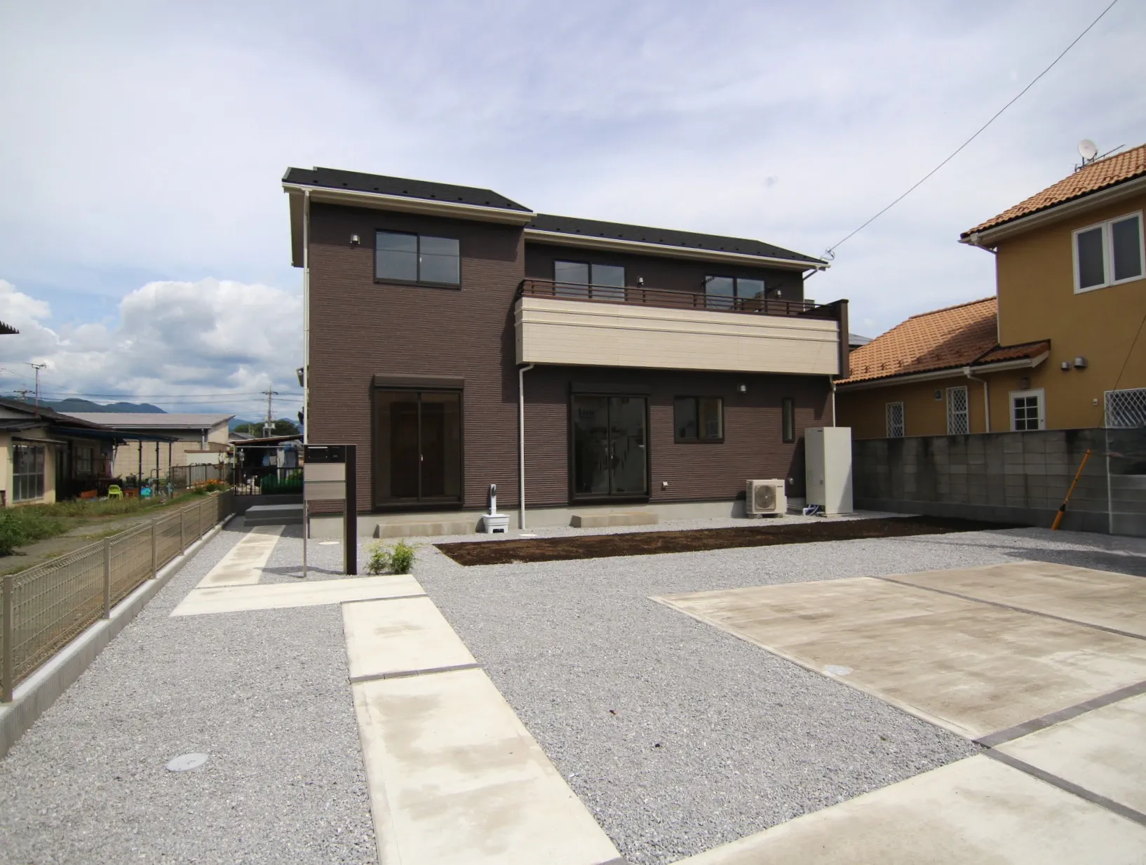 【1号棟】◎カースペースは並列3台可能です!◎