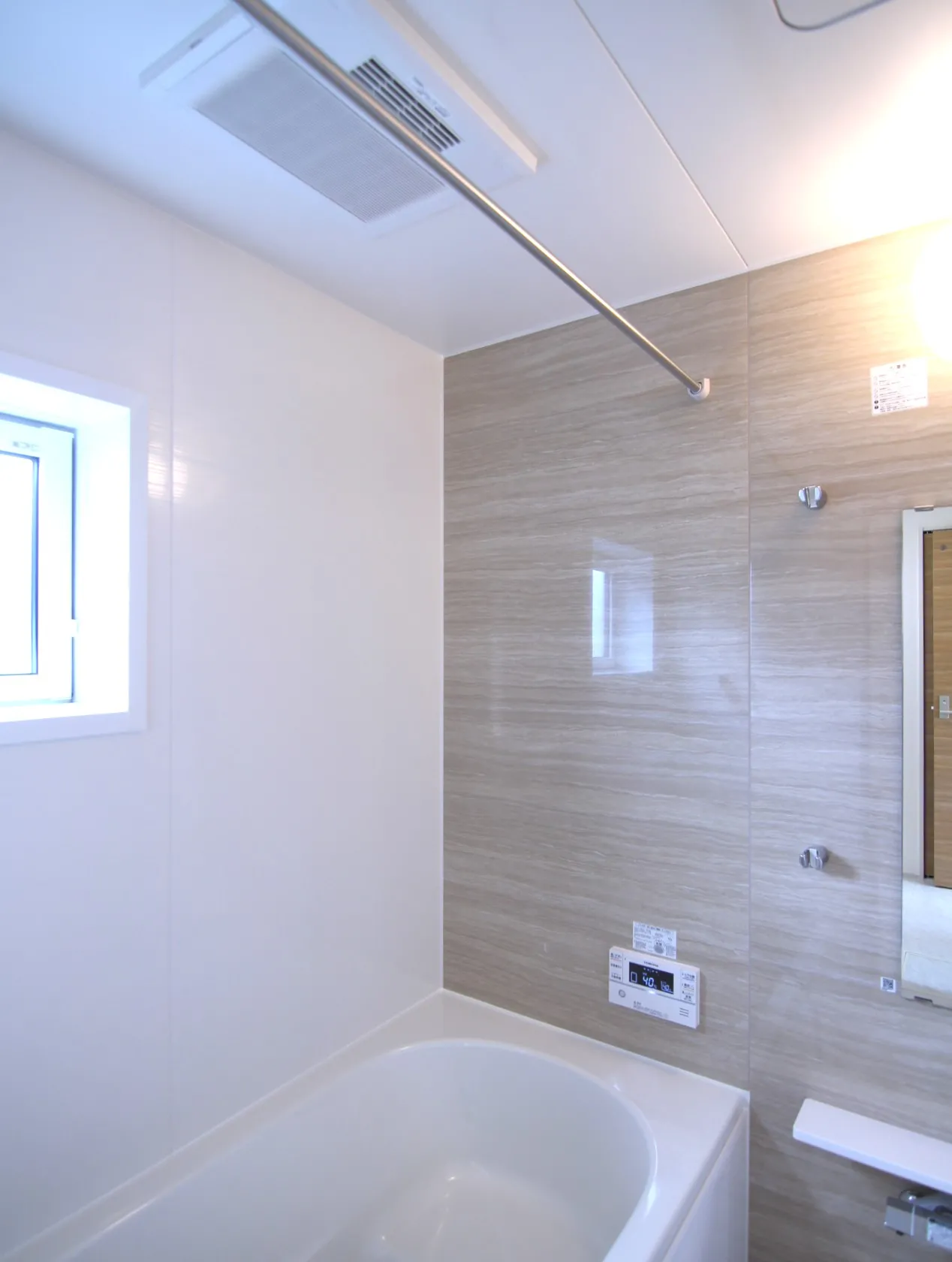 【1号棟】◎浴室には暖房乾燥機能付で雨天時に洗濯物も乾ませます!◎