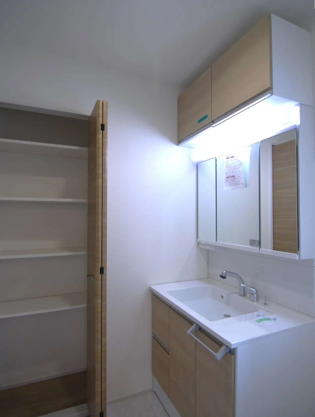 【1号棟】◎洗面所には可動棚付の収納があります!◎