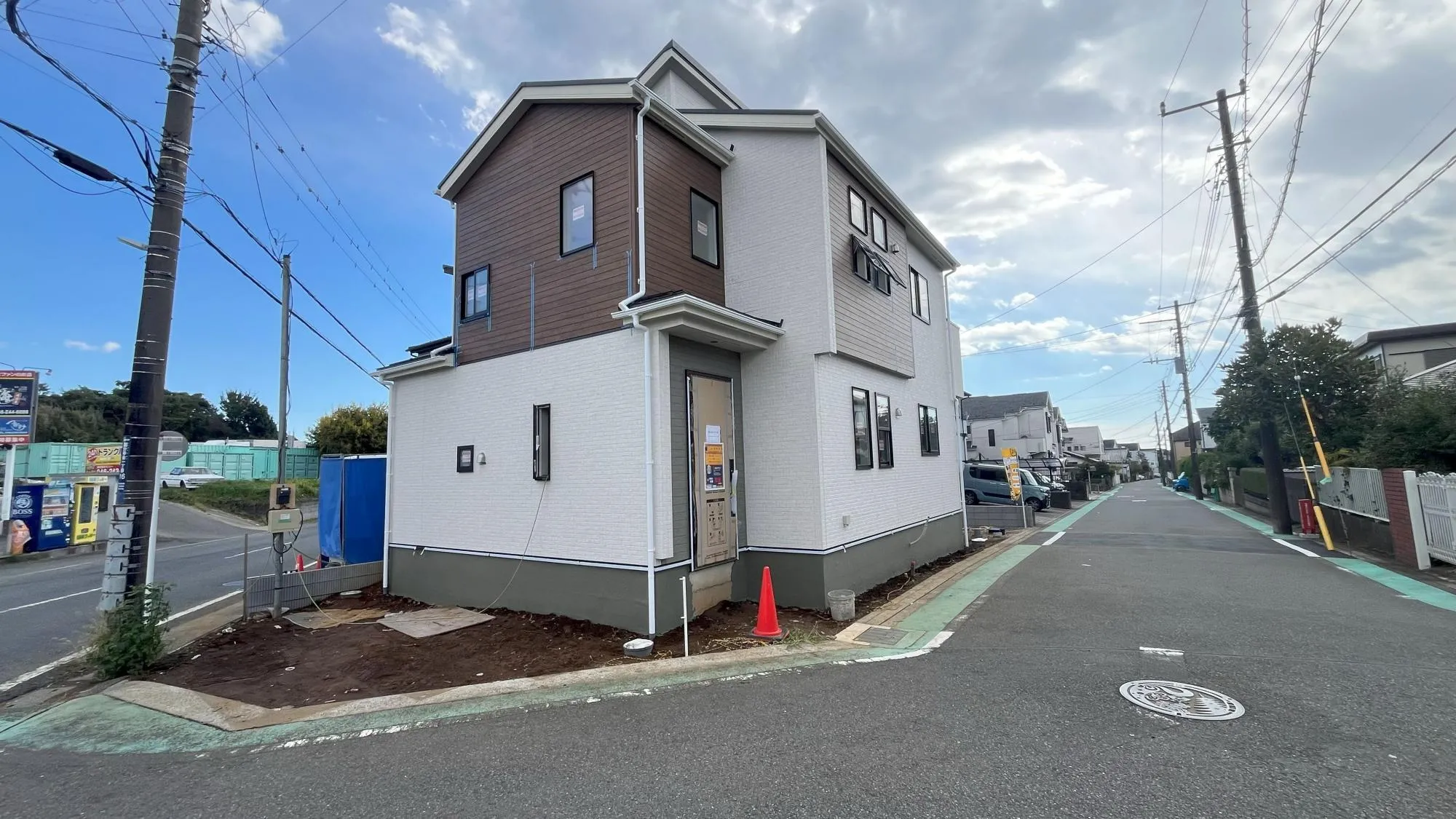 角地なので開放感がございます。