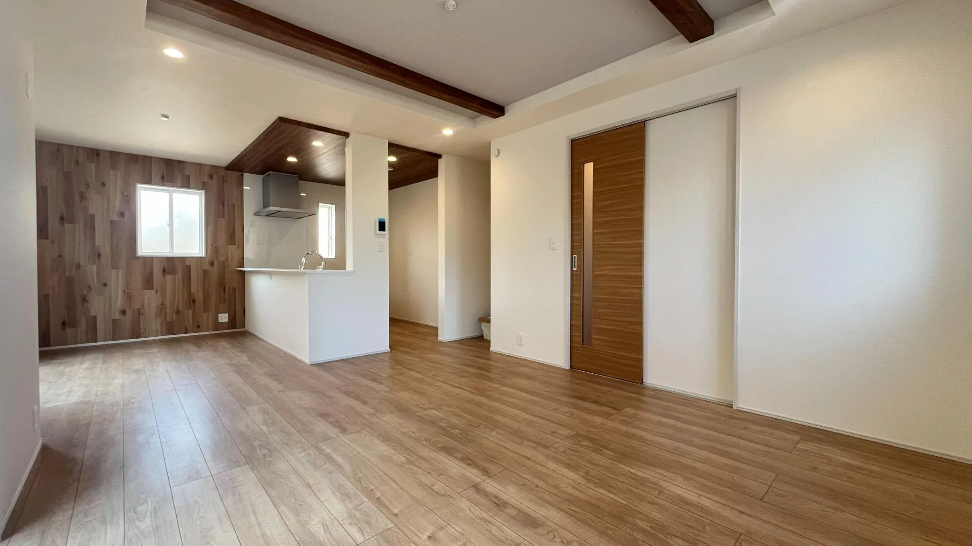 21畳の空間で家族でゆったり団らん頂けます!