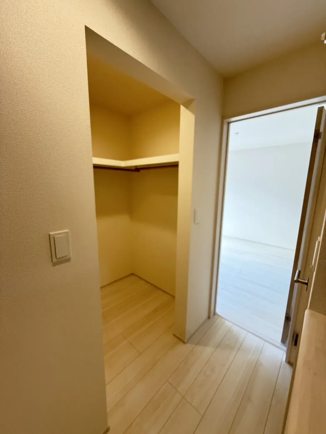 【①号棟ファミリークローク】
季節物の衣類の収納が出来ます!
