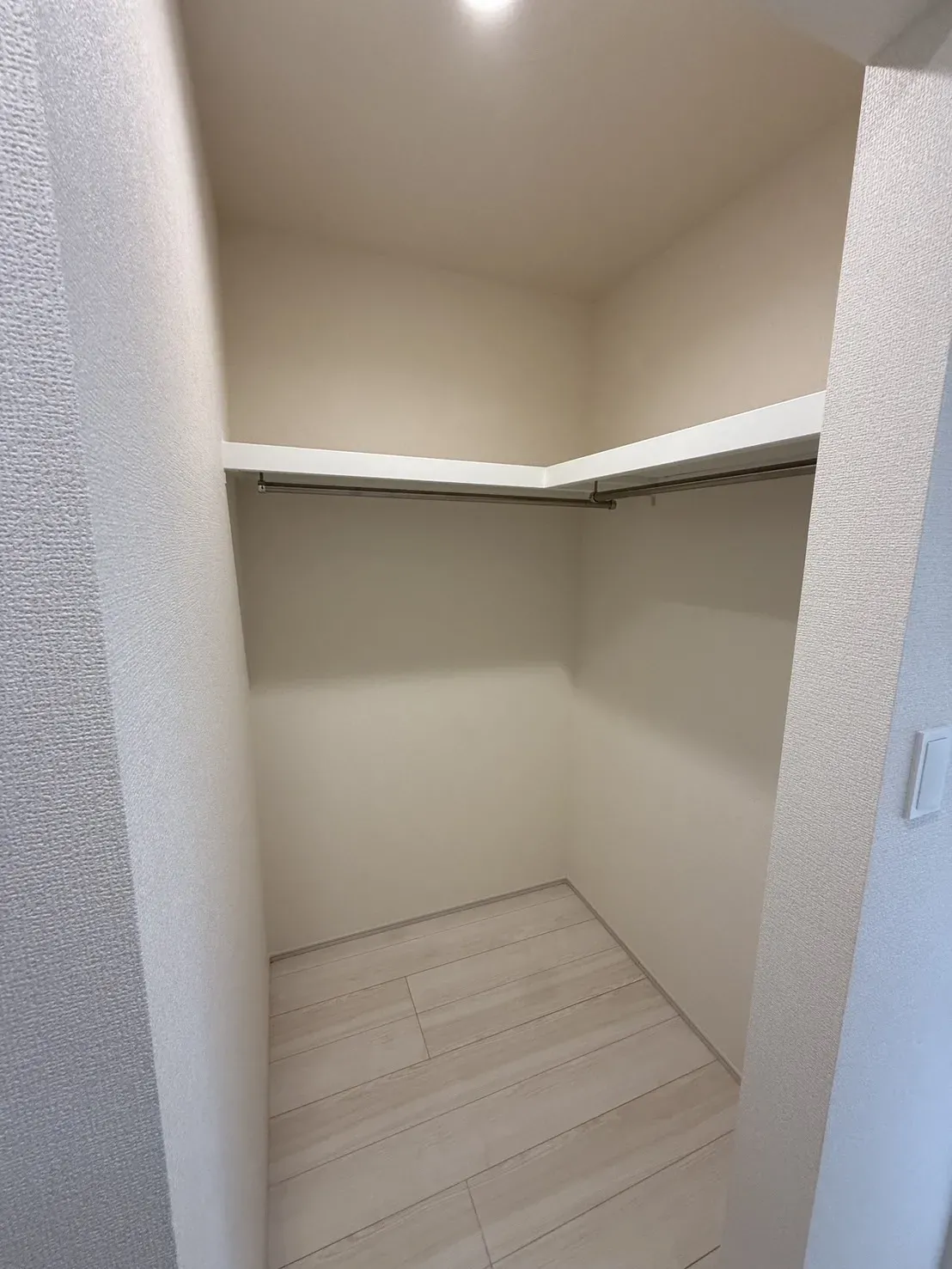 【①号棟ファミリークローク】
