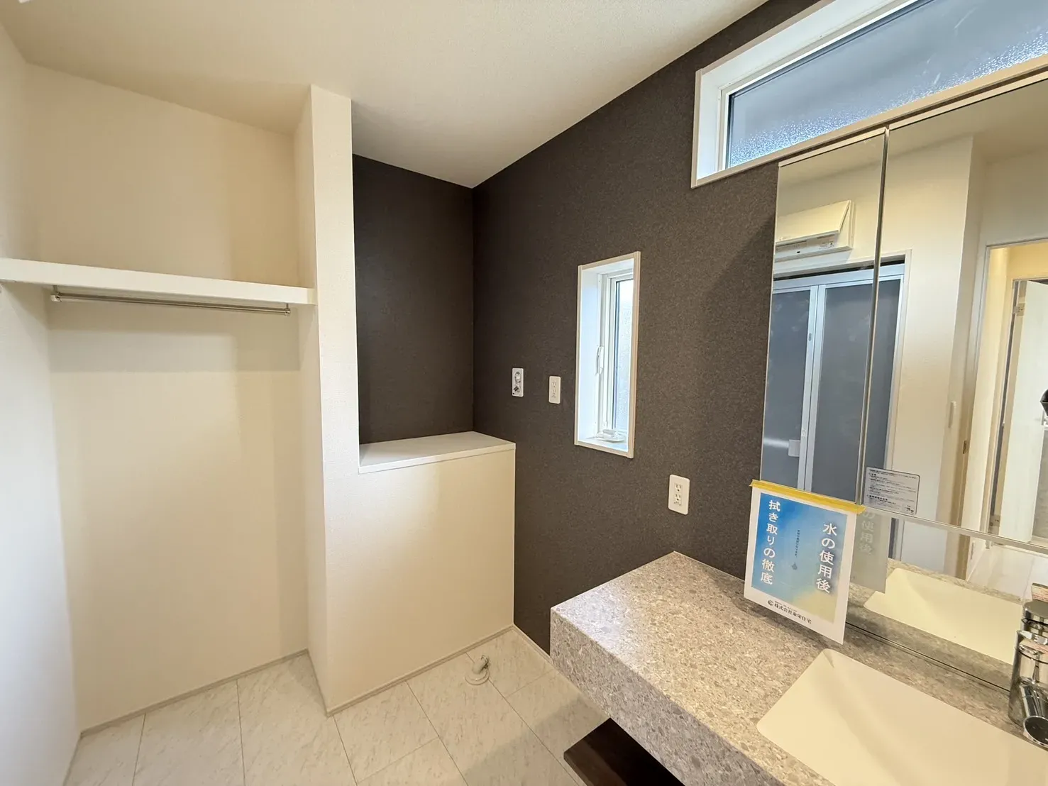 【②号棟洗面所】
ラウンドリースペースで家事効率アップ!