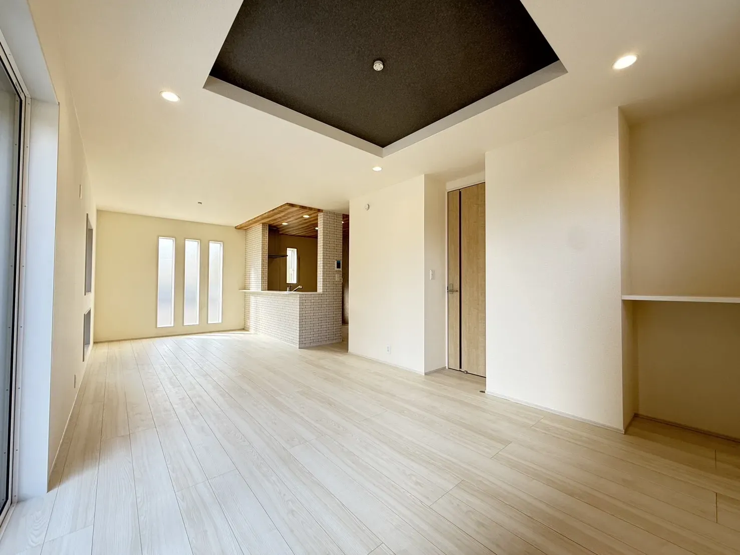 【①号棟LDK19.375帖】
折上天井で開放感とデザイン性アップ!