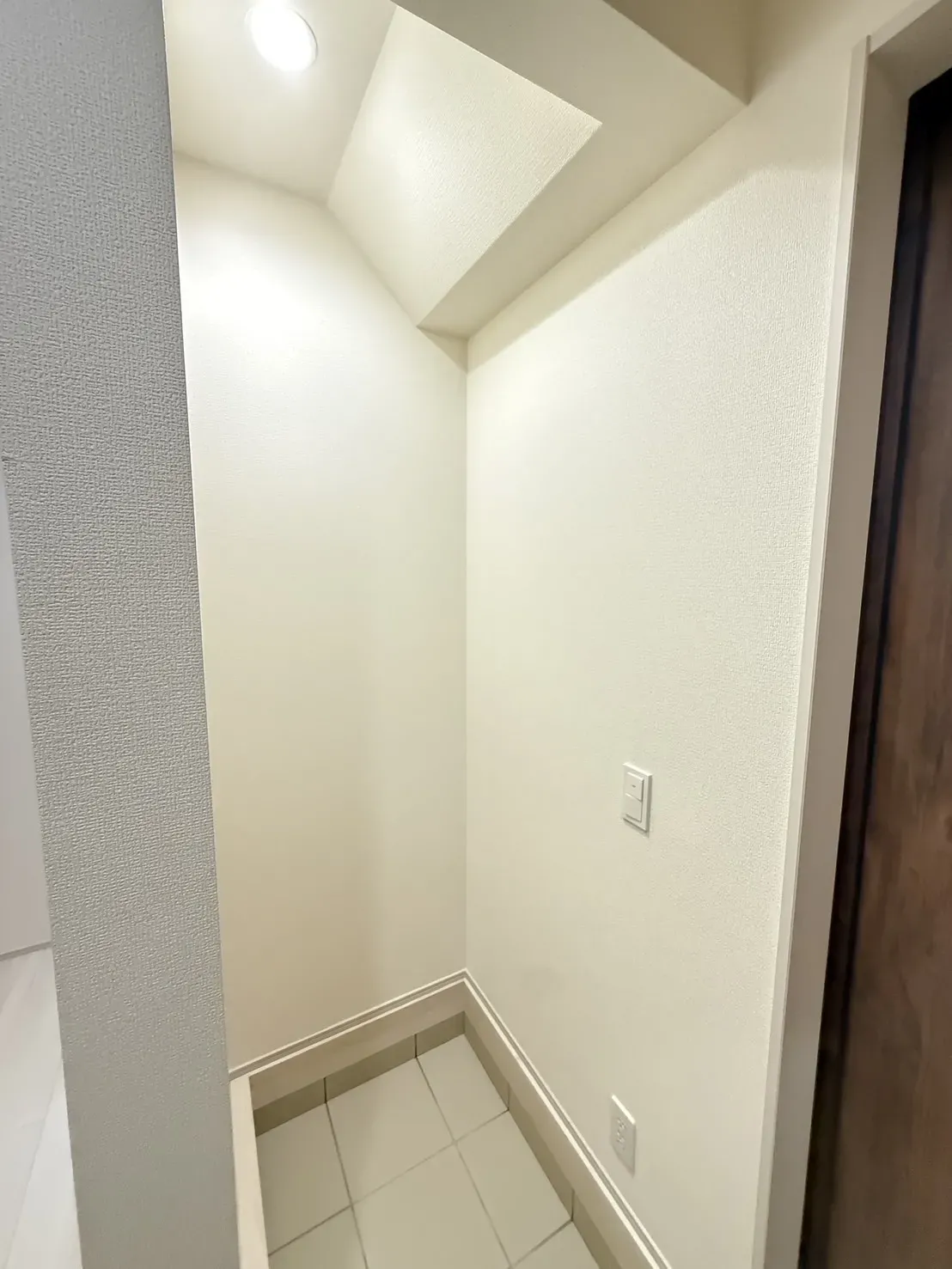 【土間収納】
ベビーカー等の収納が可能です!