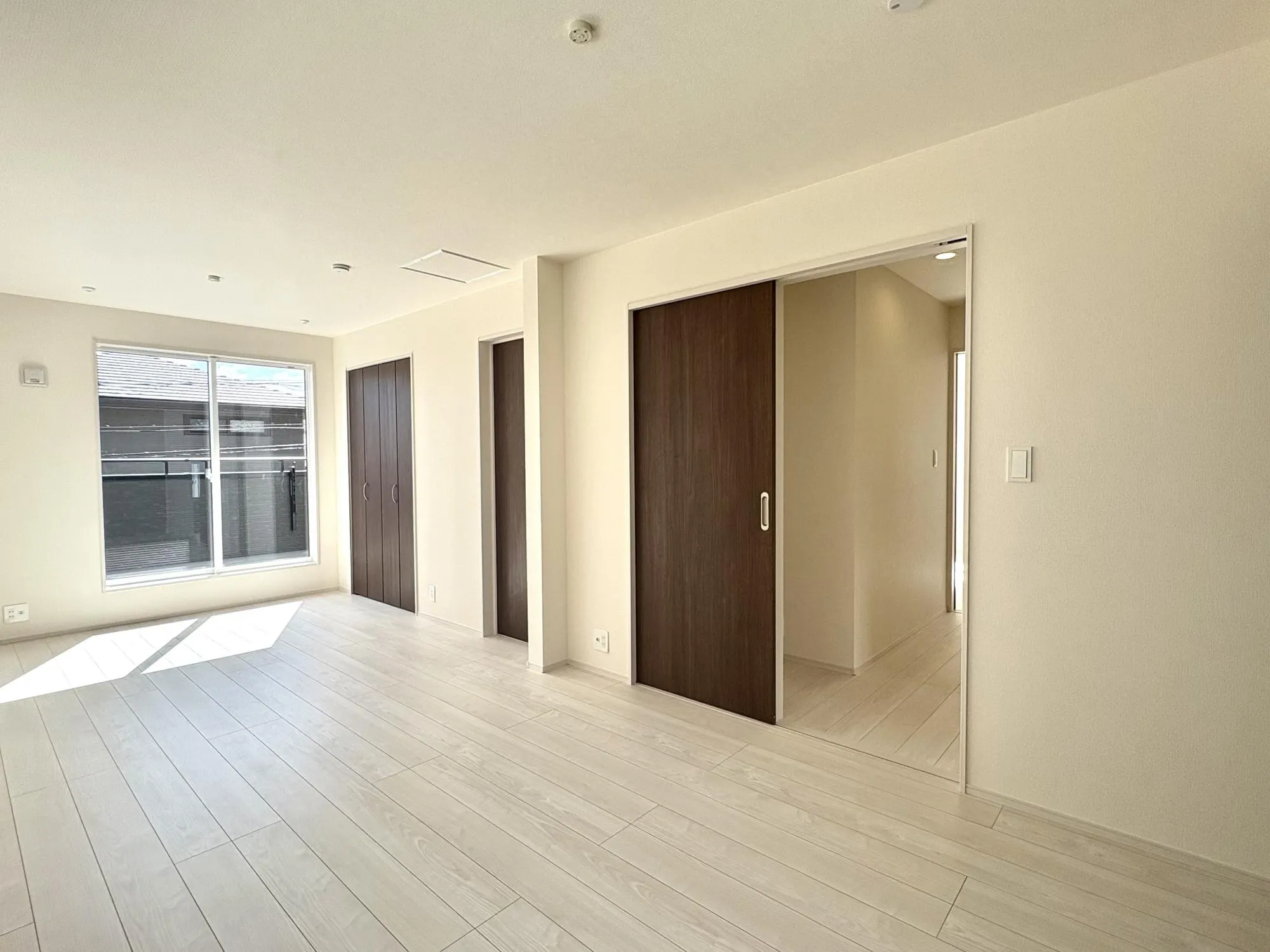 【洋室(10.5帖)】