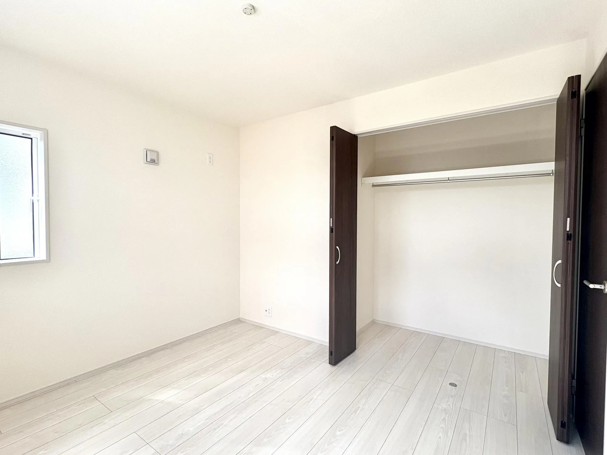 【洋室(5.5帖)】