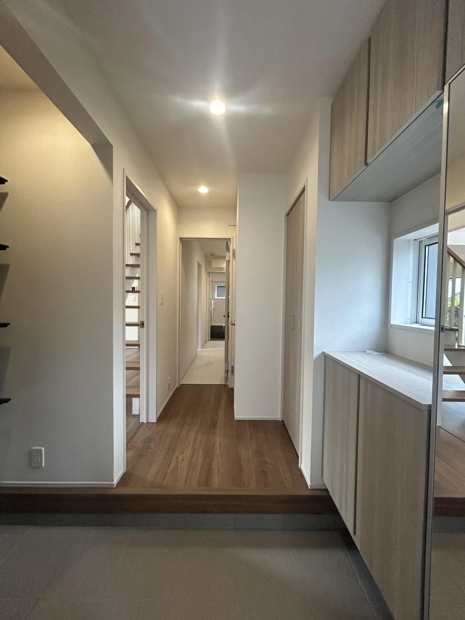 玄関からリビングを通らず洗面台で手洗いができます◎