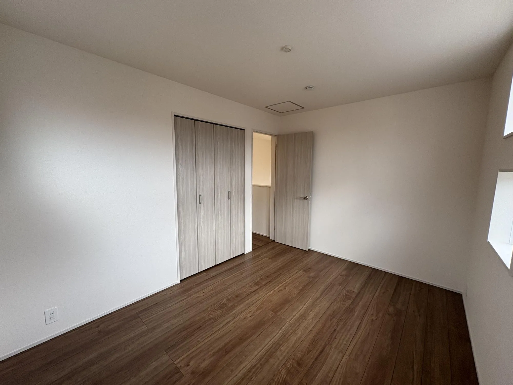 収納付き全居室なのでとても便利な仕様です♪お洋服がたくさんのご家族も安心です☆