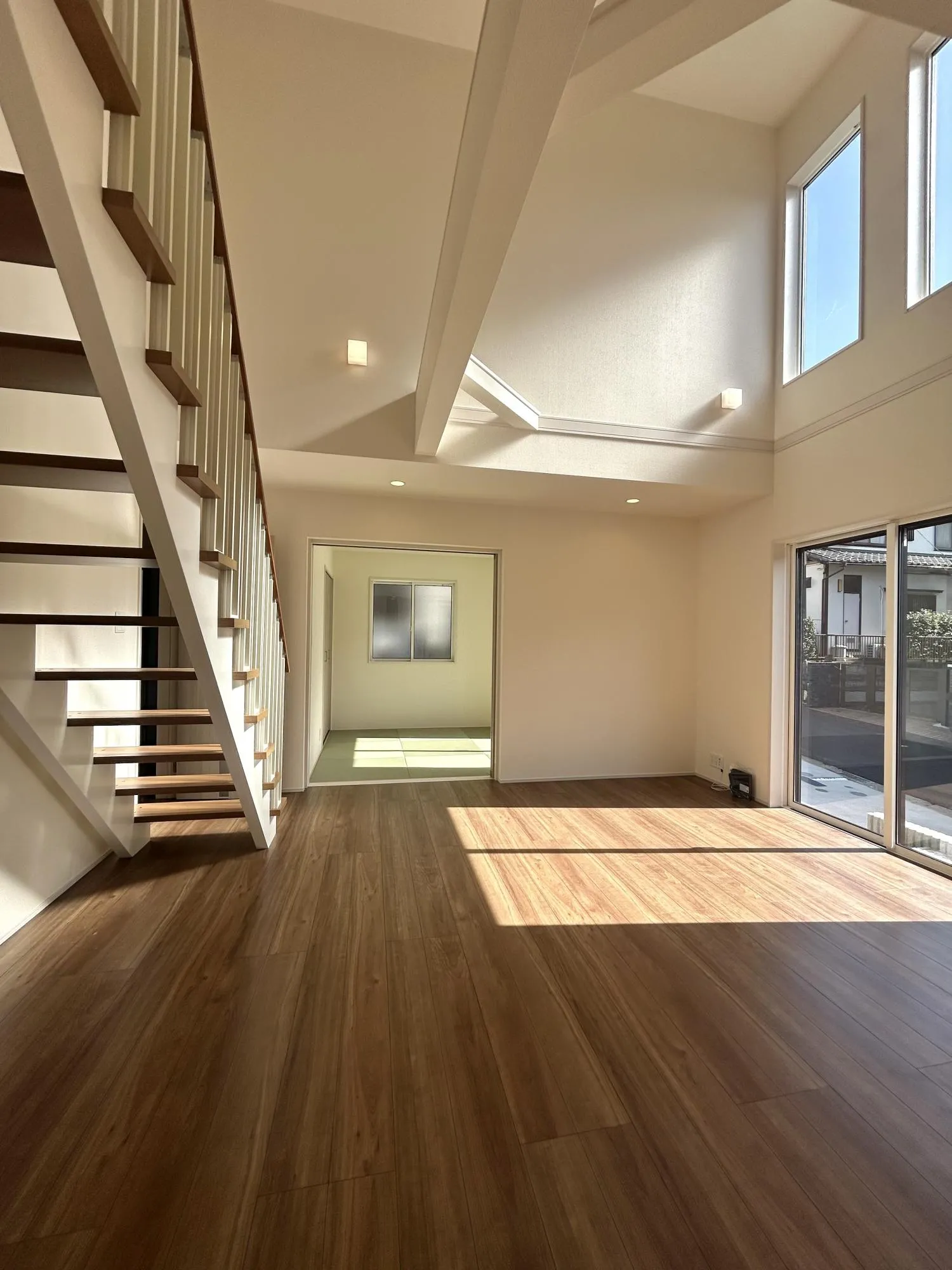 リビング吹き抜けで開放感アップ◎