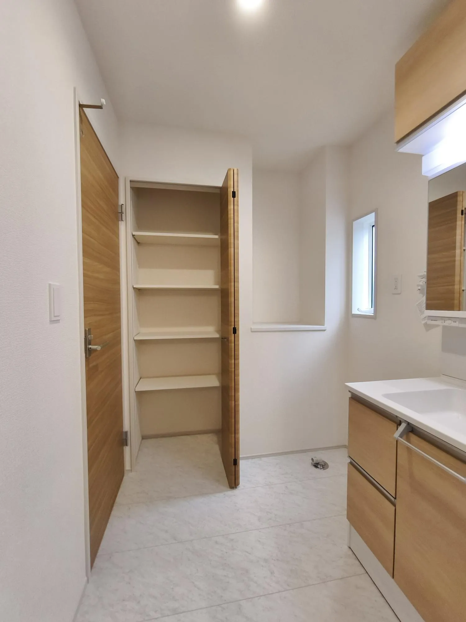 【2号棟】洗面所収納