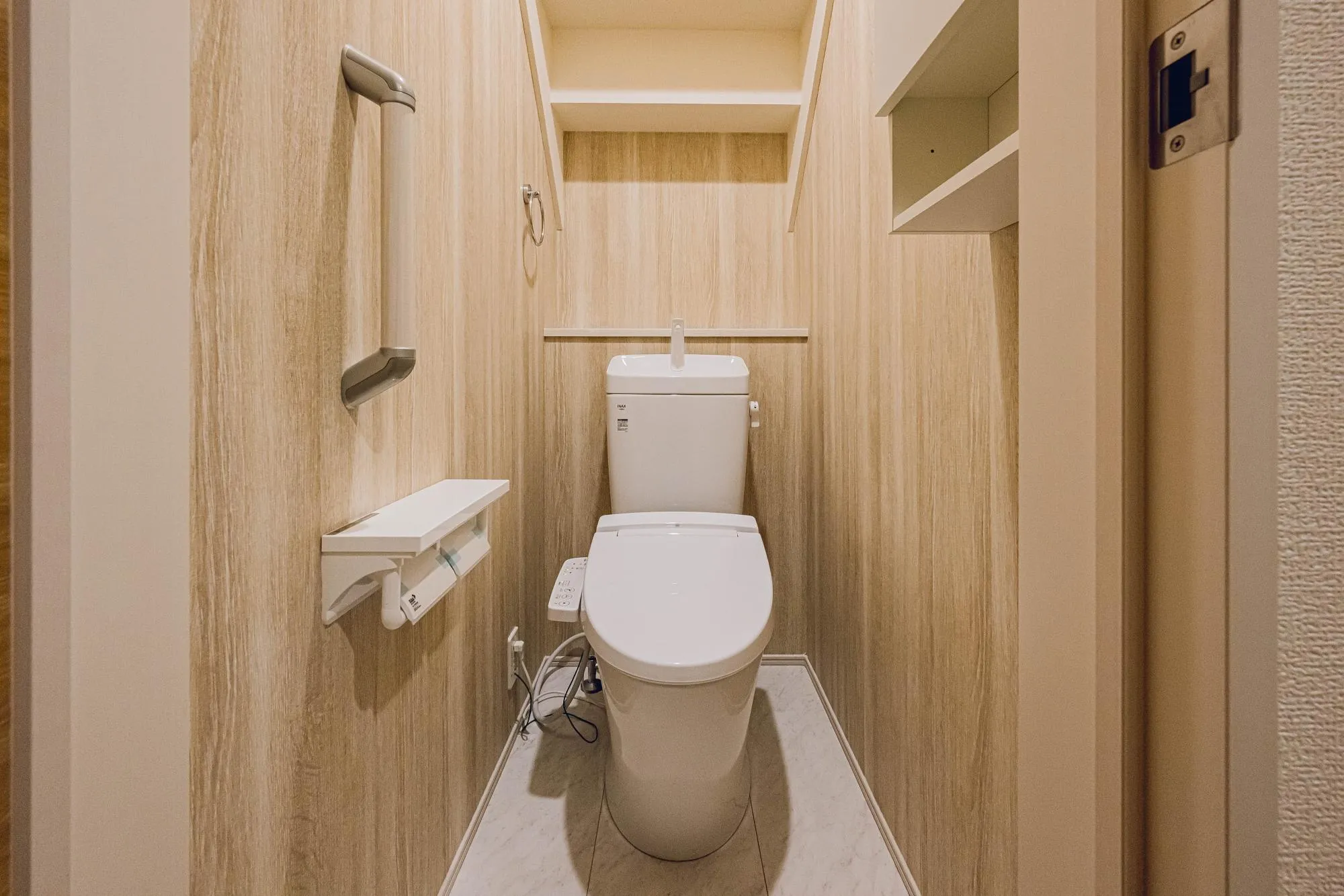 トイレは1階と2階にあり、家族が多くても困りません。