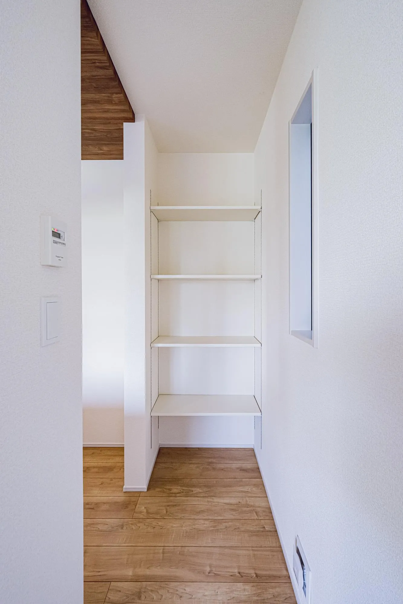 LDK:21.0帖　キッチン横の可動棚