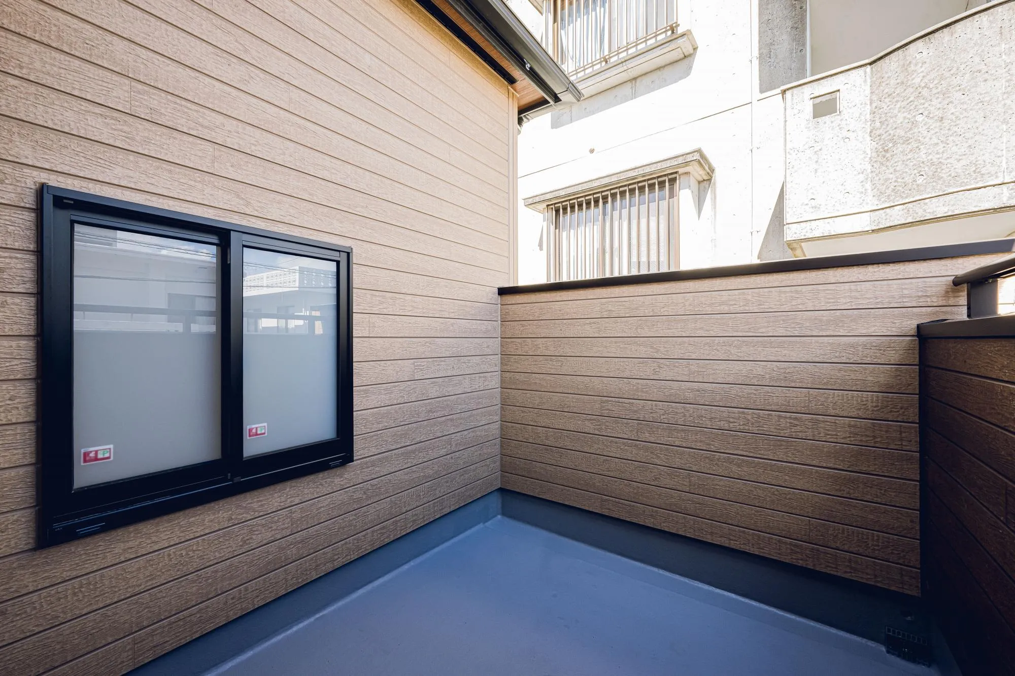 フリースペースから出入りするバルコニー2.5帖