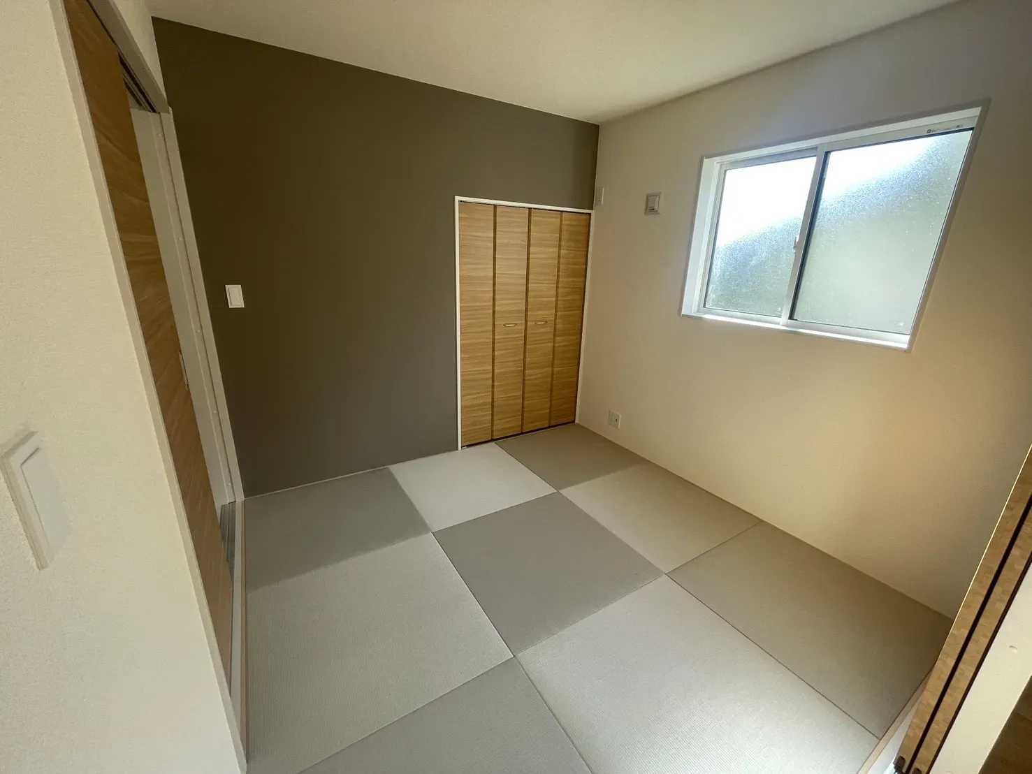 【和室】
客間やお子さんの遊び場としても