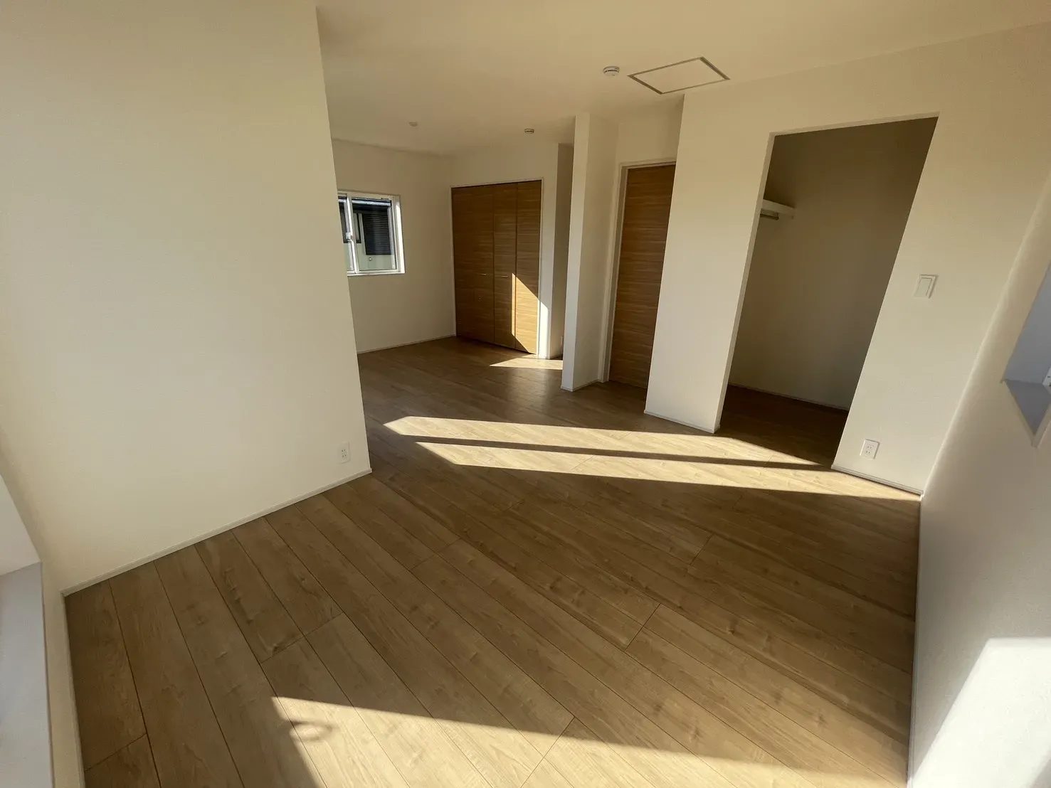 【フレキシブルルーム】
2部屋としても、広々1部屋としても