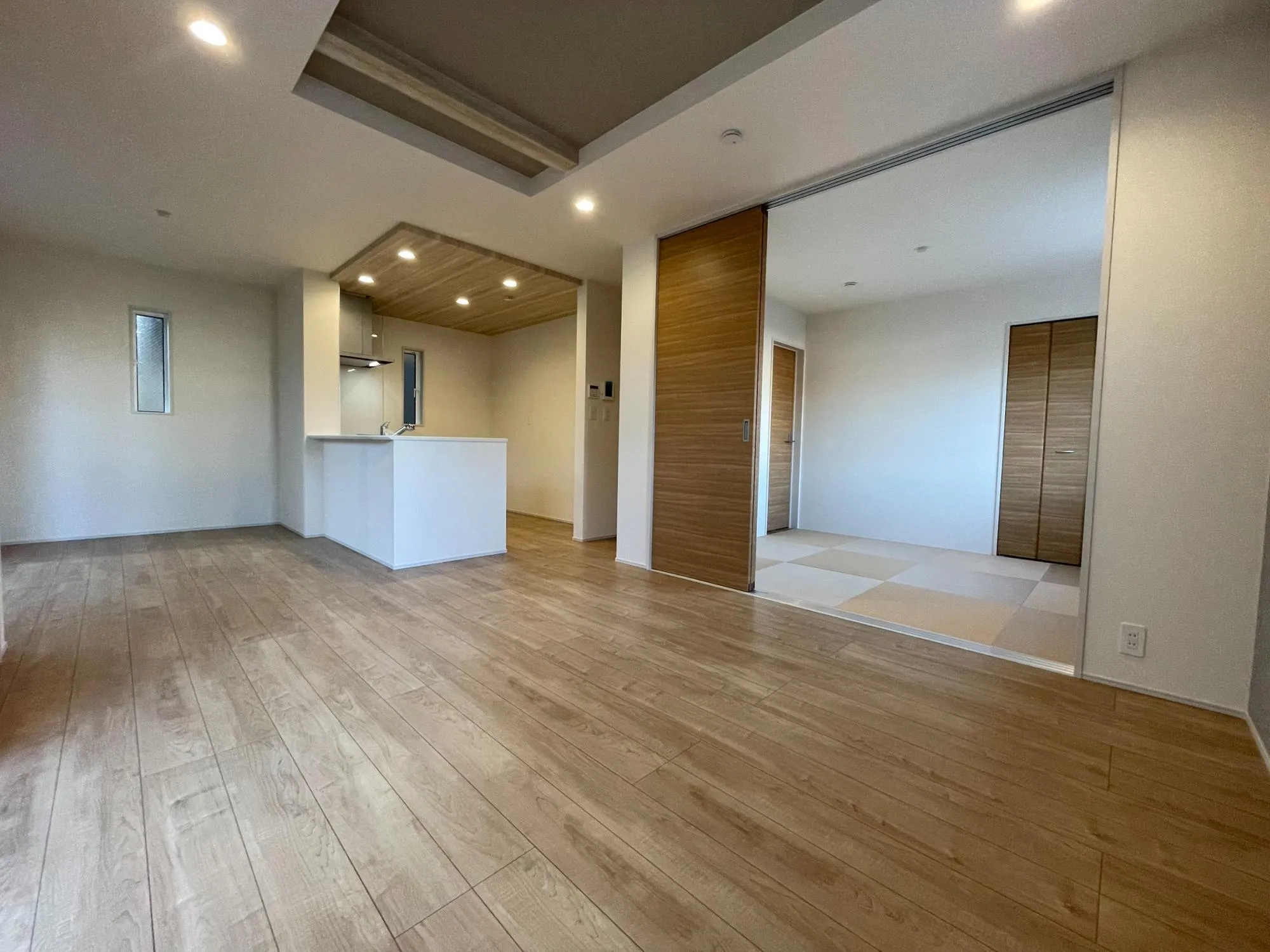 【1階　LDK(16帖)】