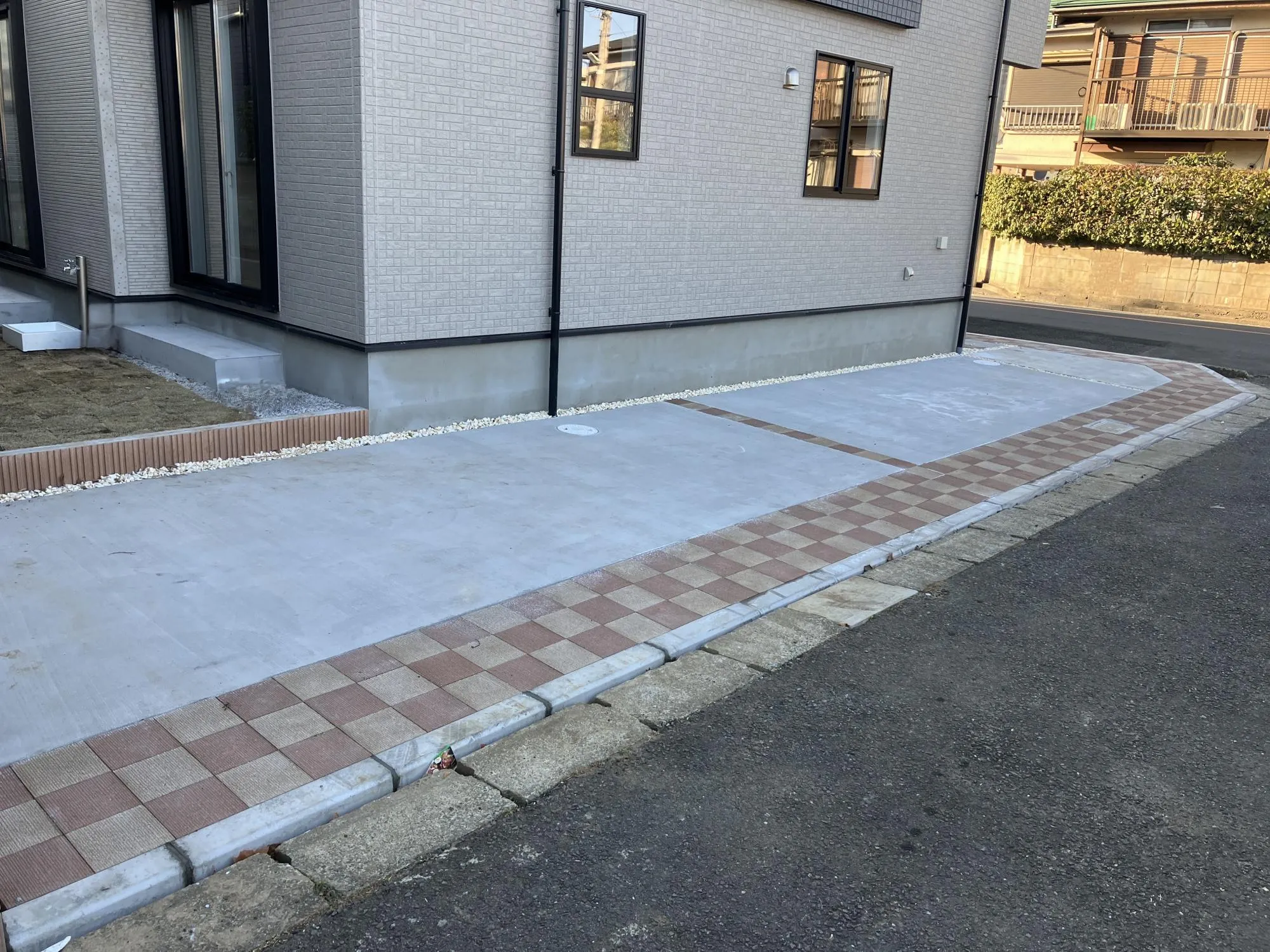 【外観　駐車スペース】