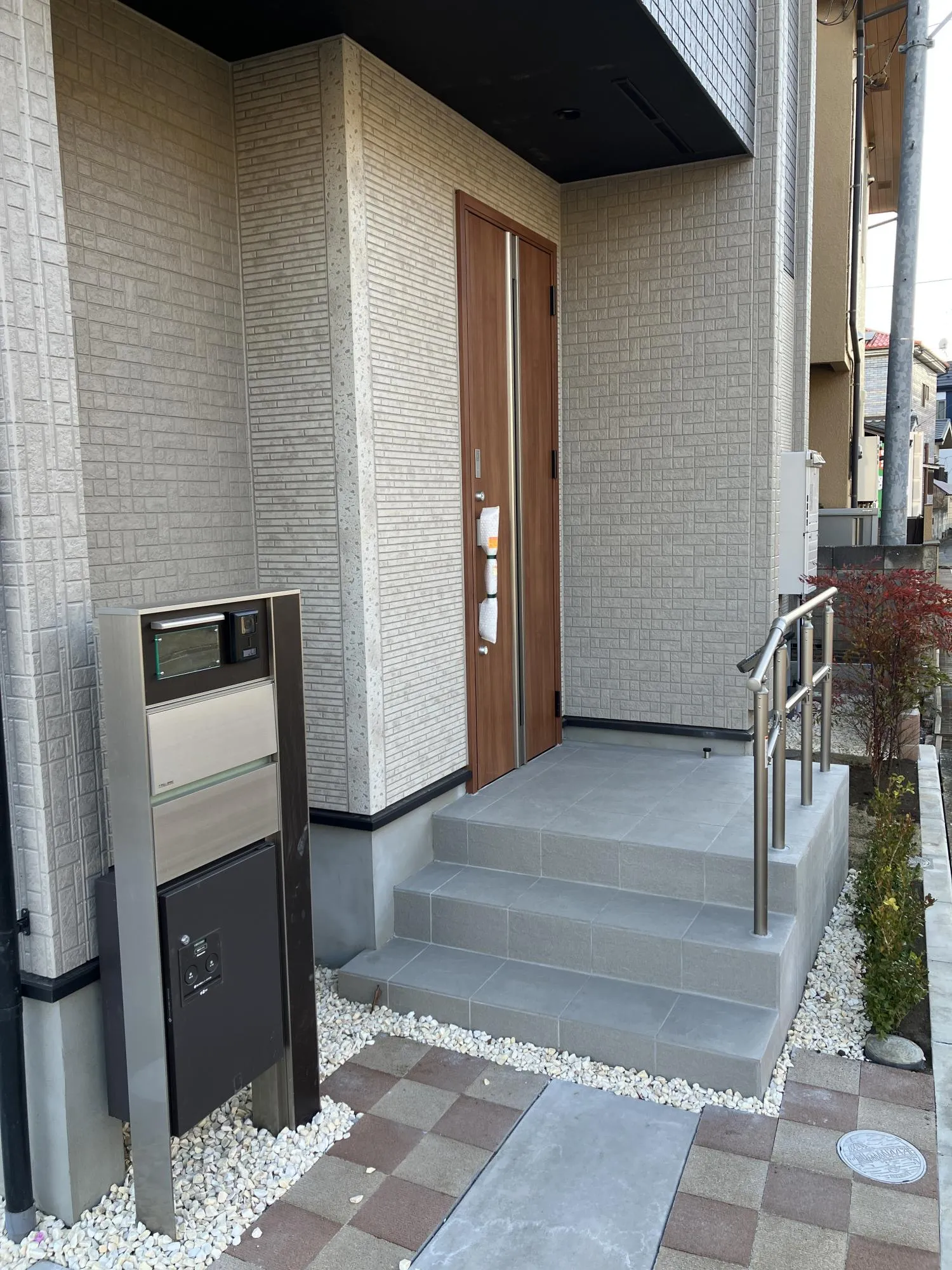 【外観　玄関】