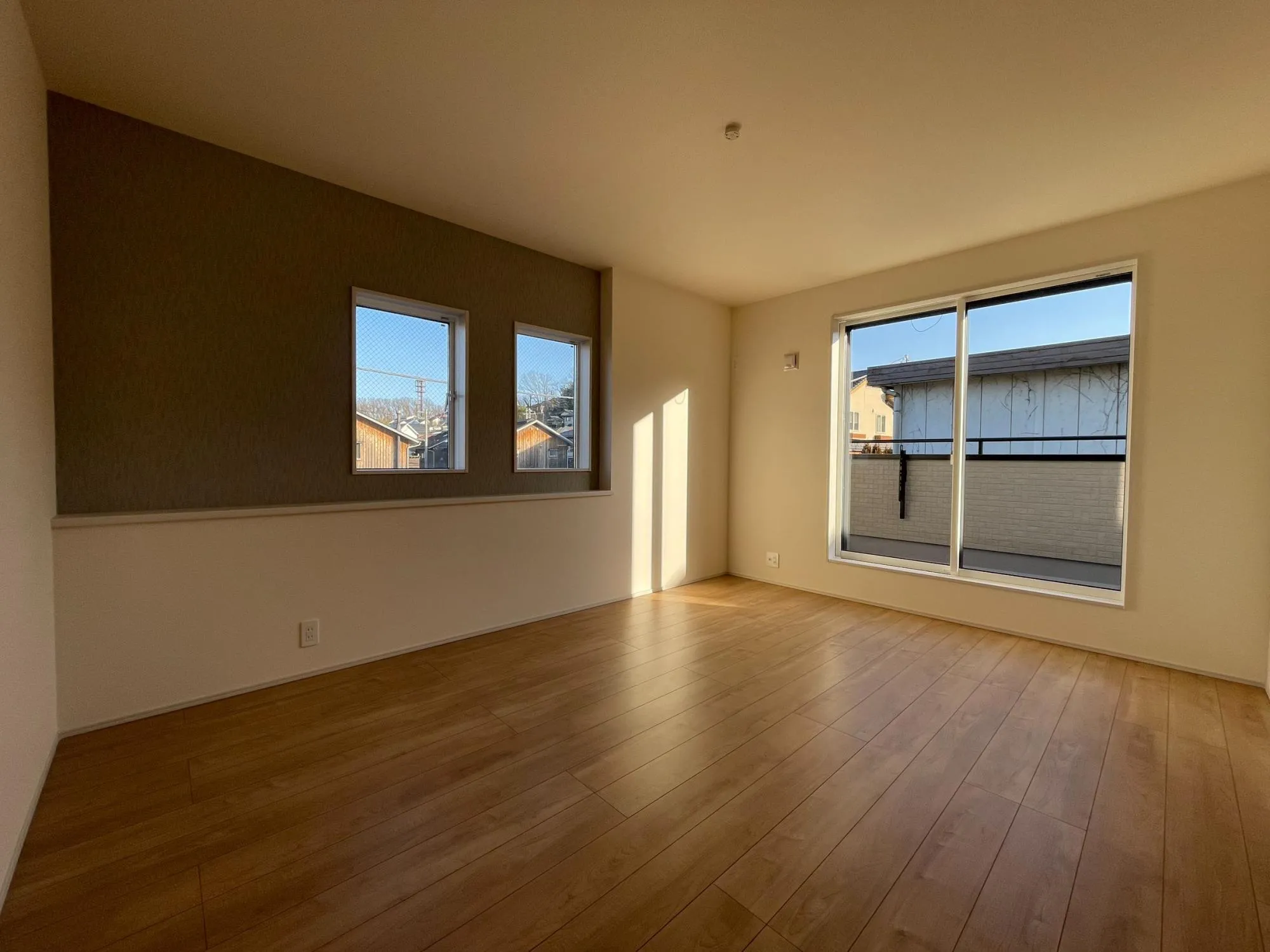 【2階　洋室(8帖)】