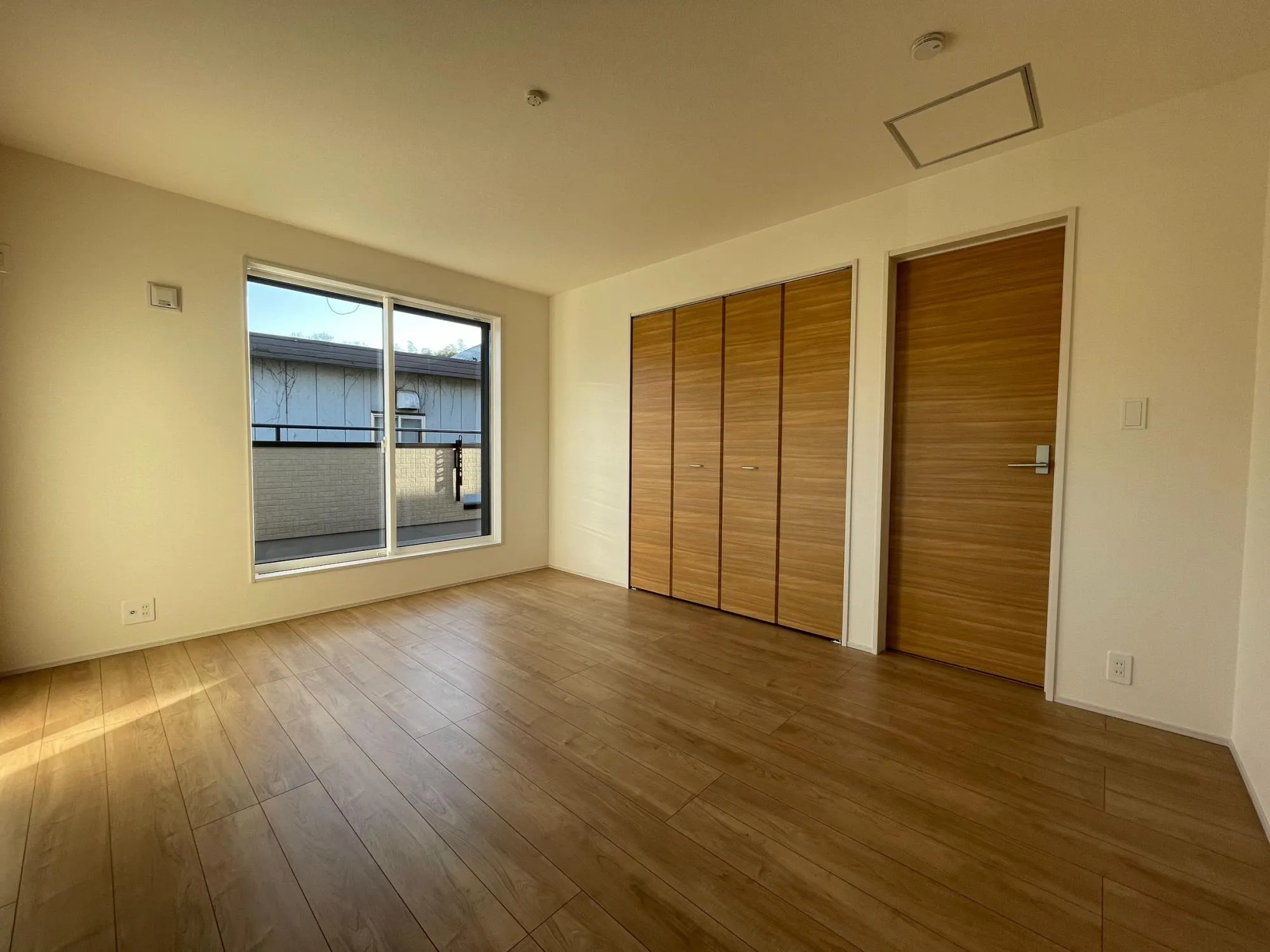 【2階　洋室(8帖)】