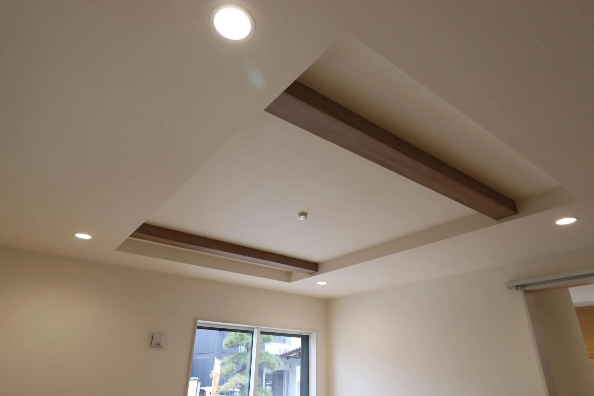1号棟　リビングダイニング　折上天井