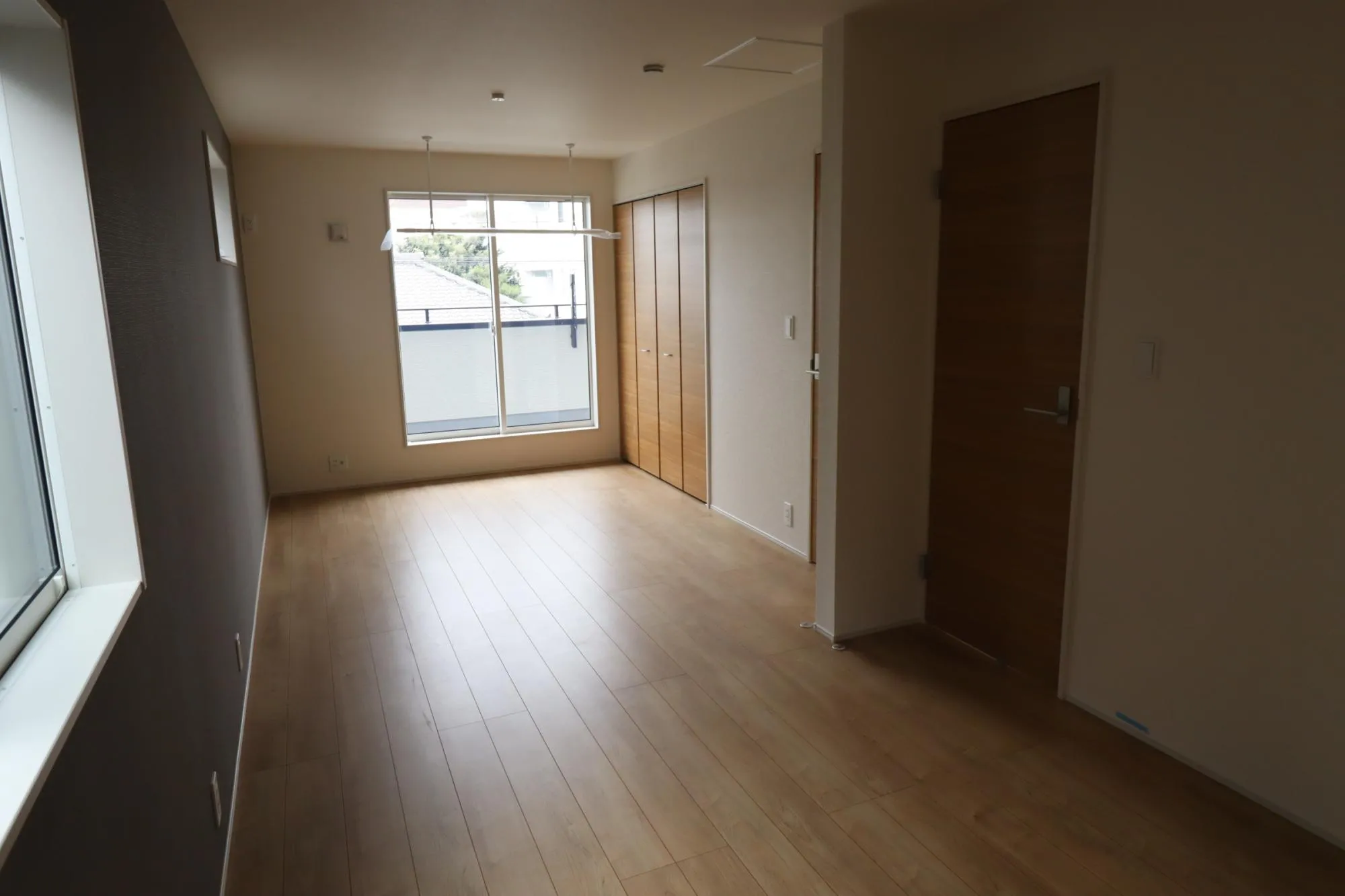 1号棟　南側寝室11.25帖
間仕切り壁設置可能(有償オプション工事)