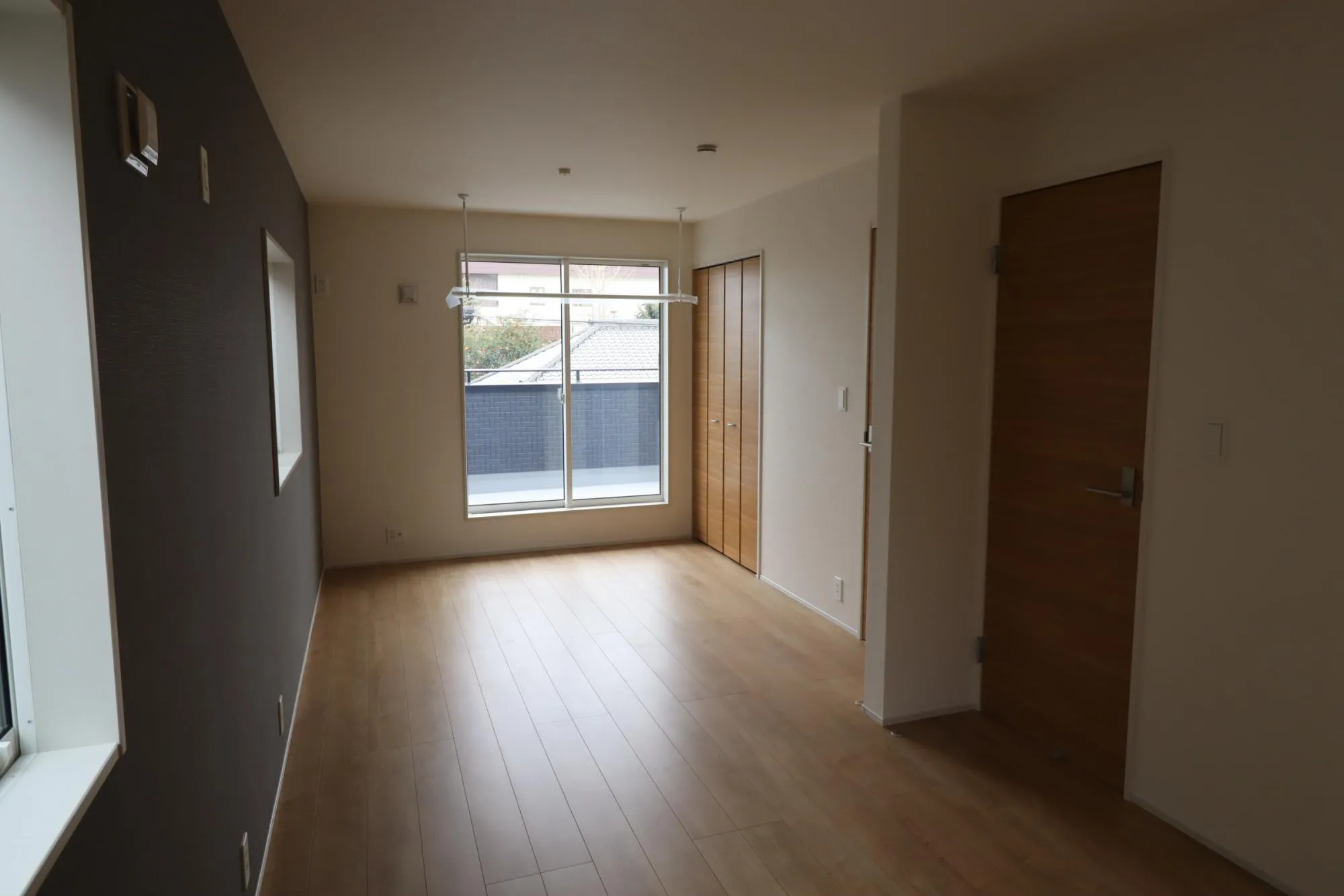 2号棟　南側寝室10.5帖
間仕切り壁設置可能(有償オプション工事)