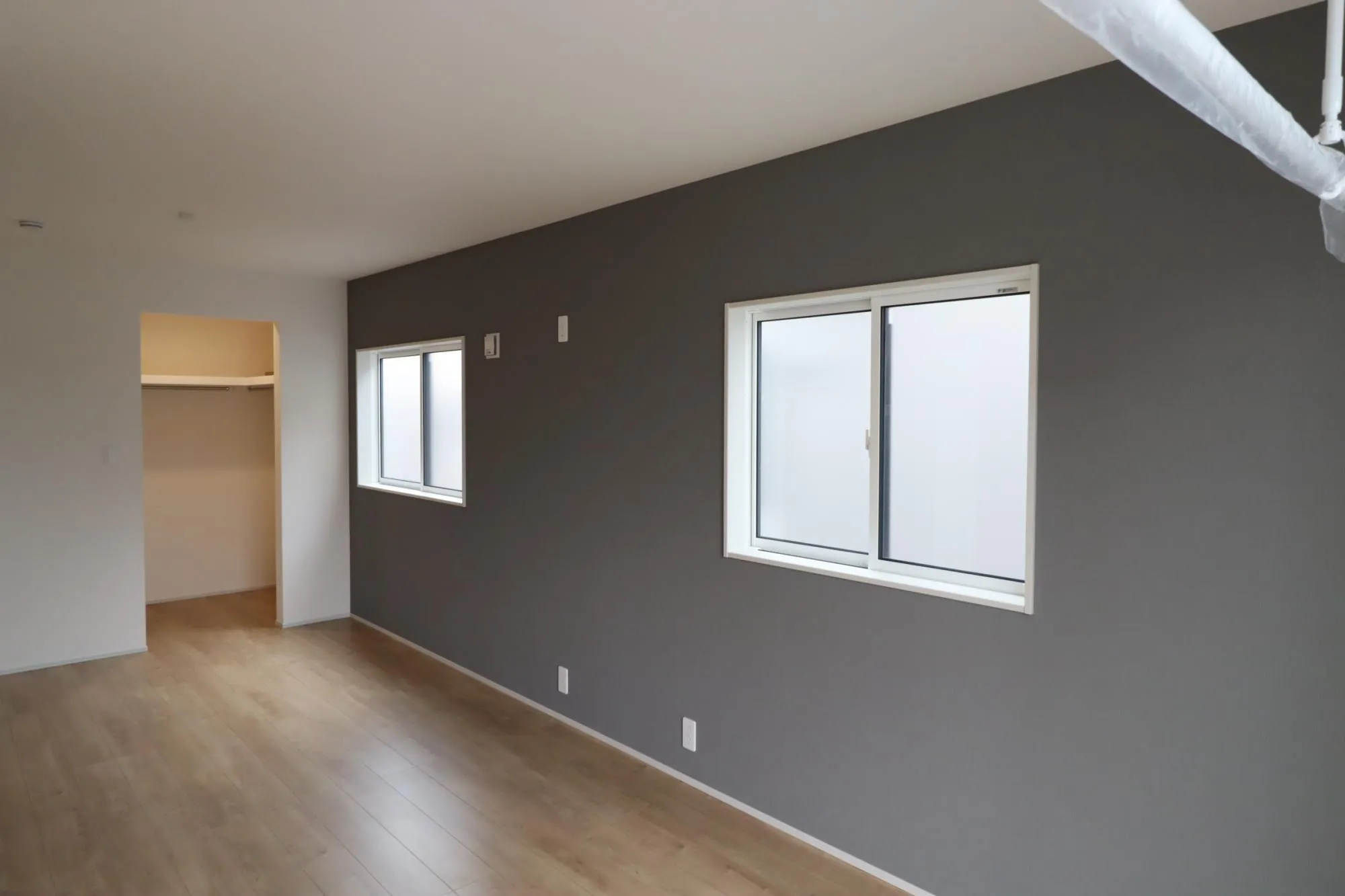 2号棟　南側寝室10.5帖
間仕切り壁設置可能(有償オプション工事)