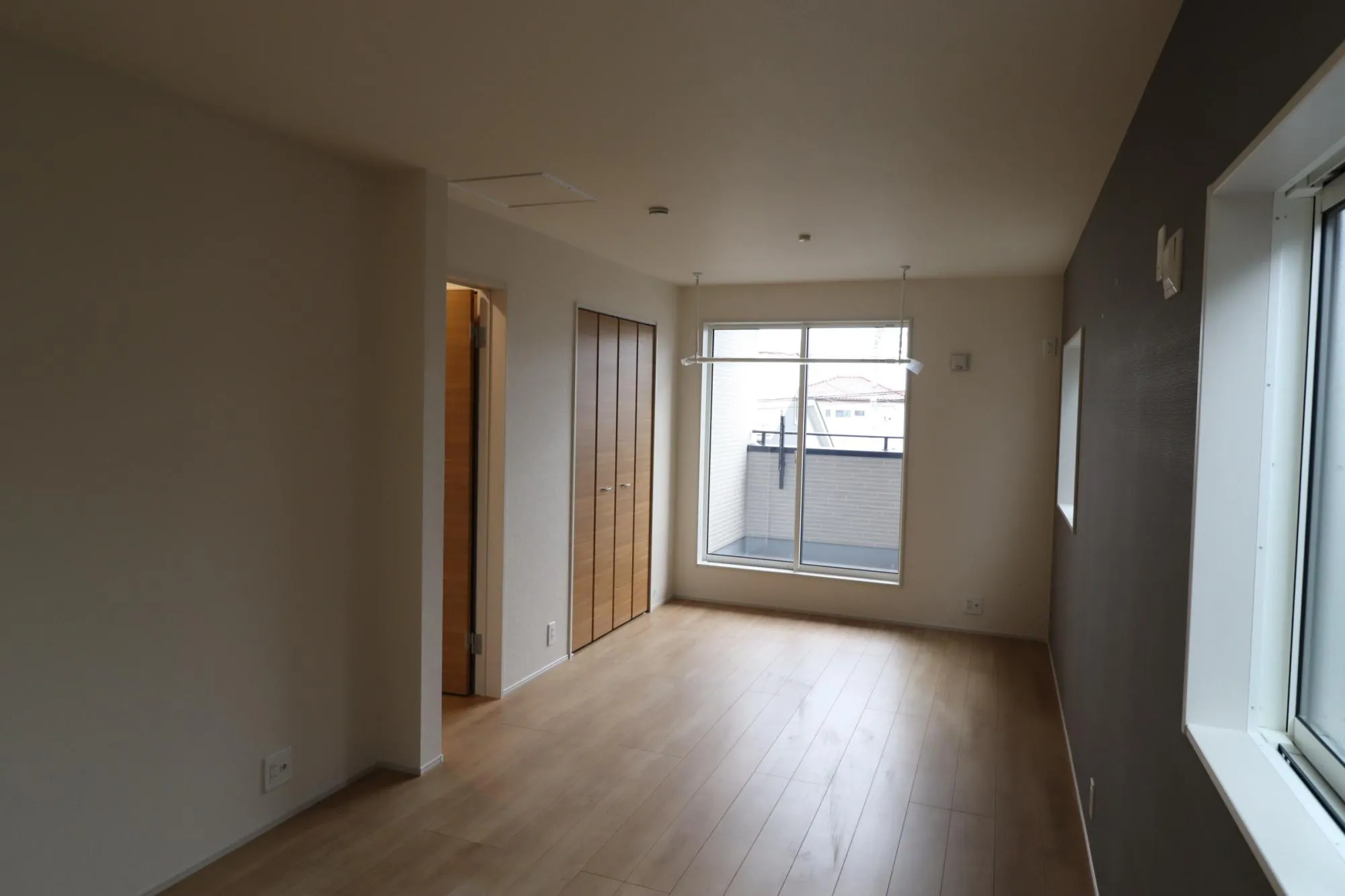 3号棟　南側寝室10.5帖
間仕切り壁設置可能(有償オプション工事)