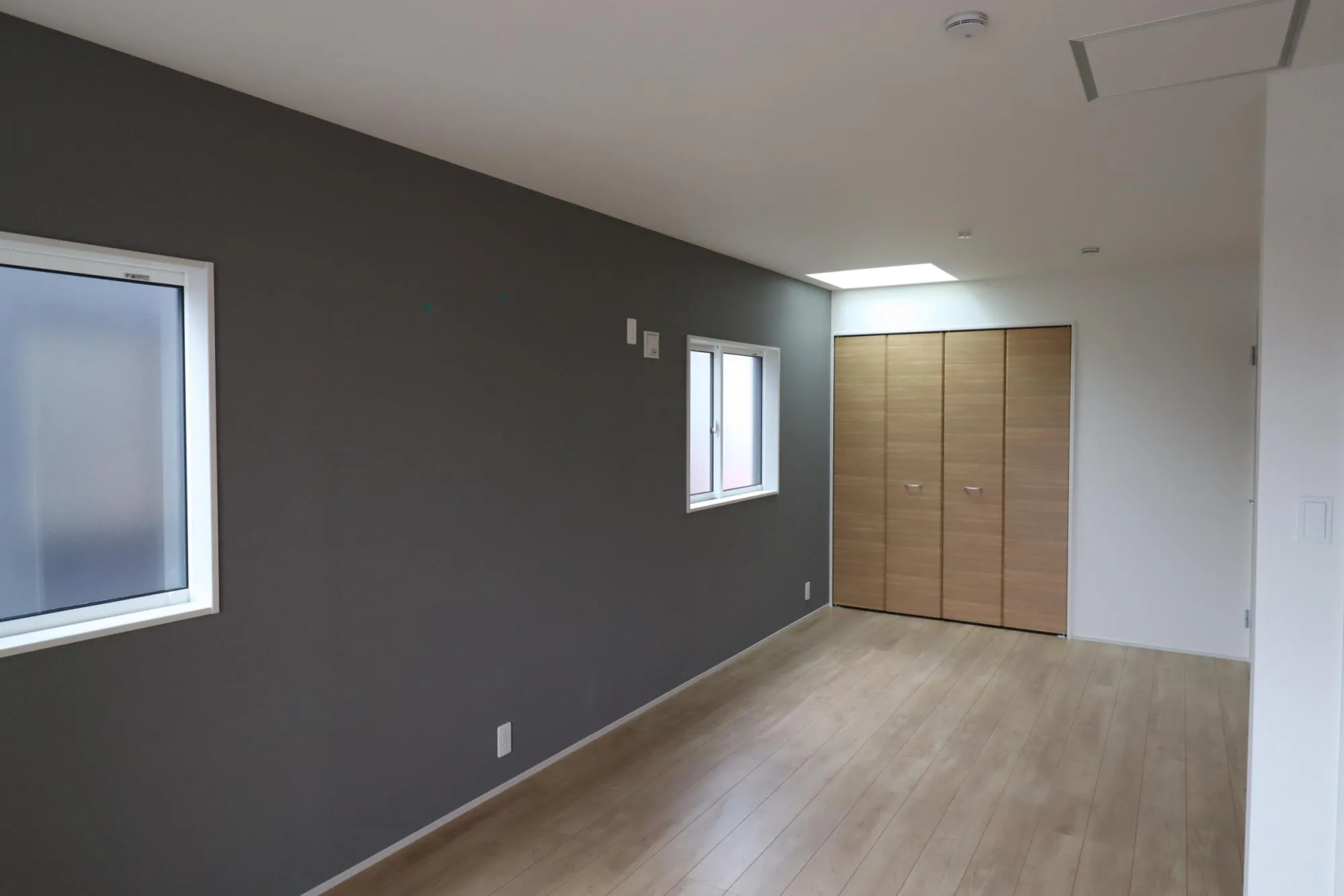 3号棟　南側寝室10.5帖
間仕切り壁設置可能(有償オプション工事)