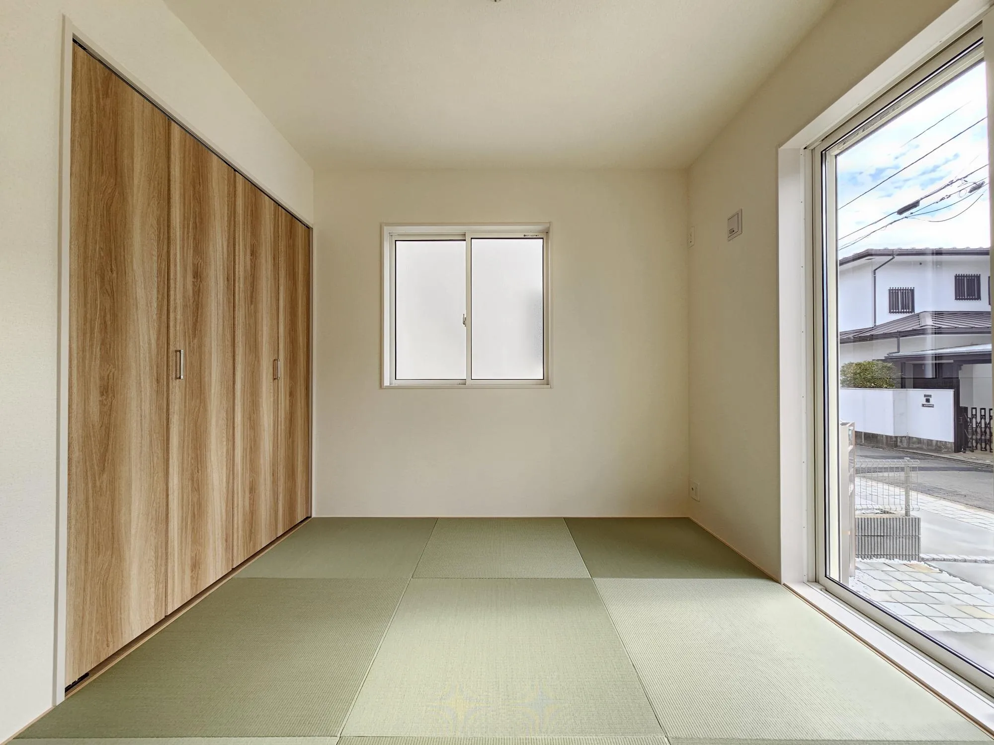 1号棟　和室(4.5帖)
和室は突然の来客にも対応。家事スペースや子供の遊び場等、使用用途は様々です♪。