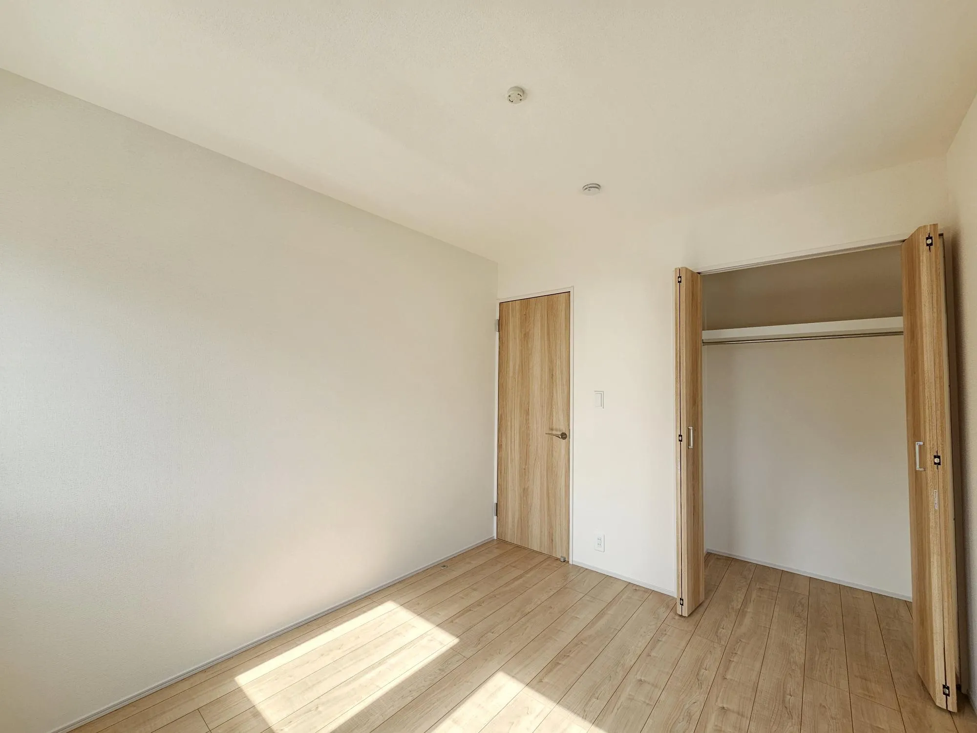 1号棟　洋室②(5.25帖)
