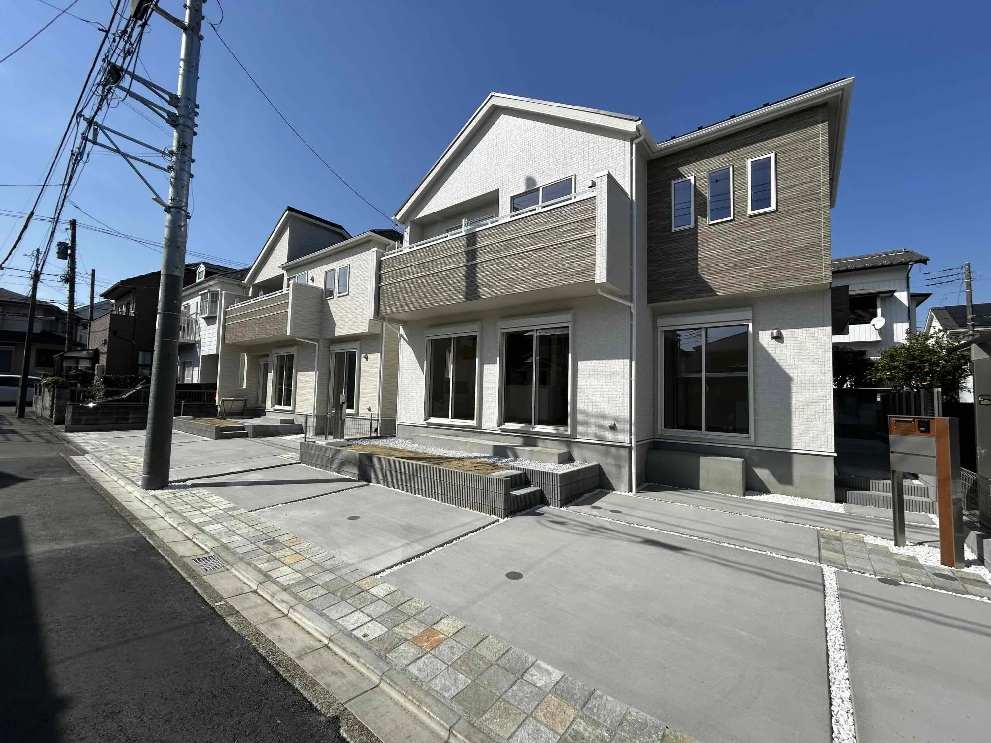 販売現地(R8.3.9)
南道路の庭付き物件
カースペースも2台駐車可能です♪
資料請求等お気軽にお問い合わせください!