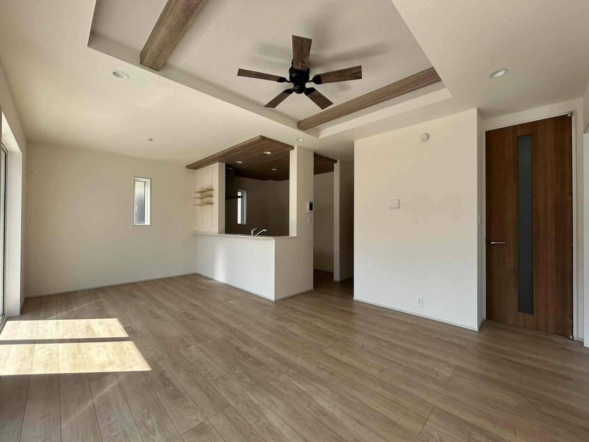 2号棟　LDK(16.0帖)