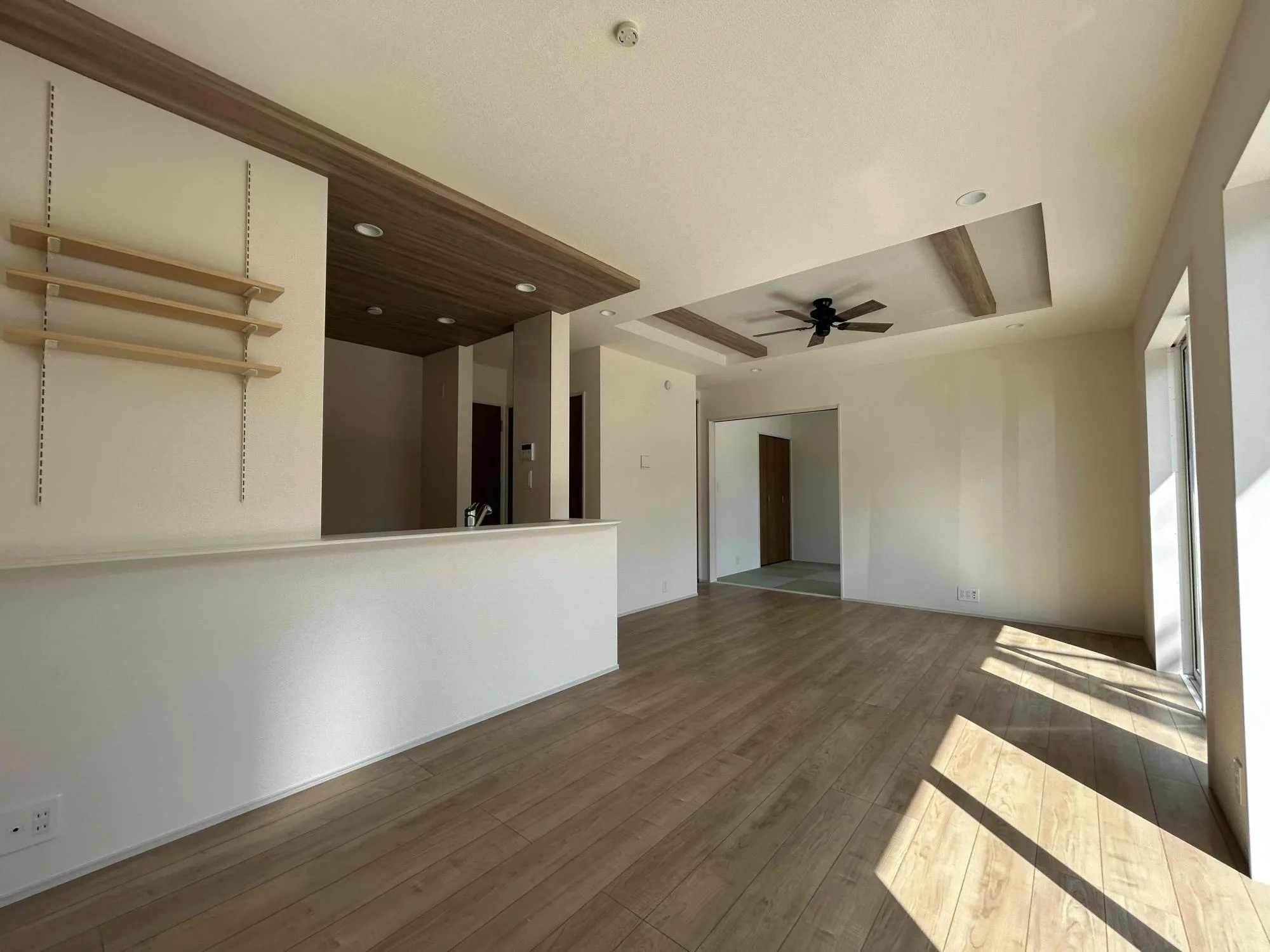 2号棟　LDK(16.0帖)