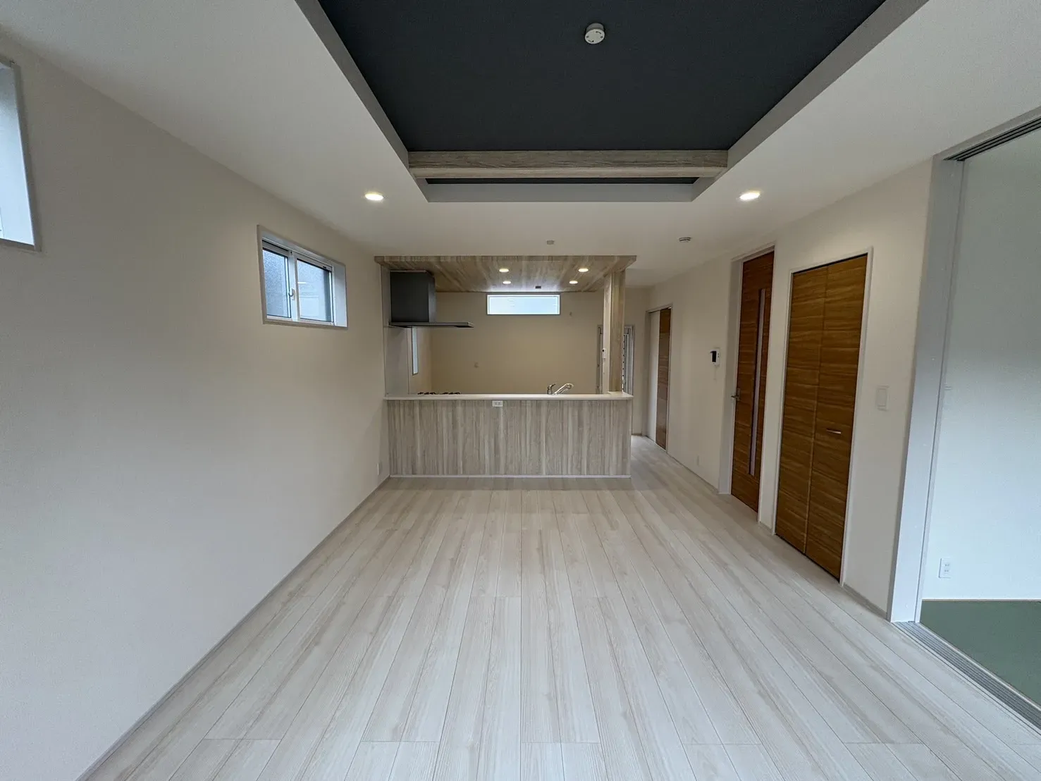 【リビング】広々16帖のリビングダイニング