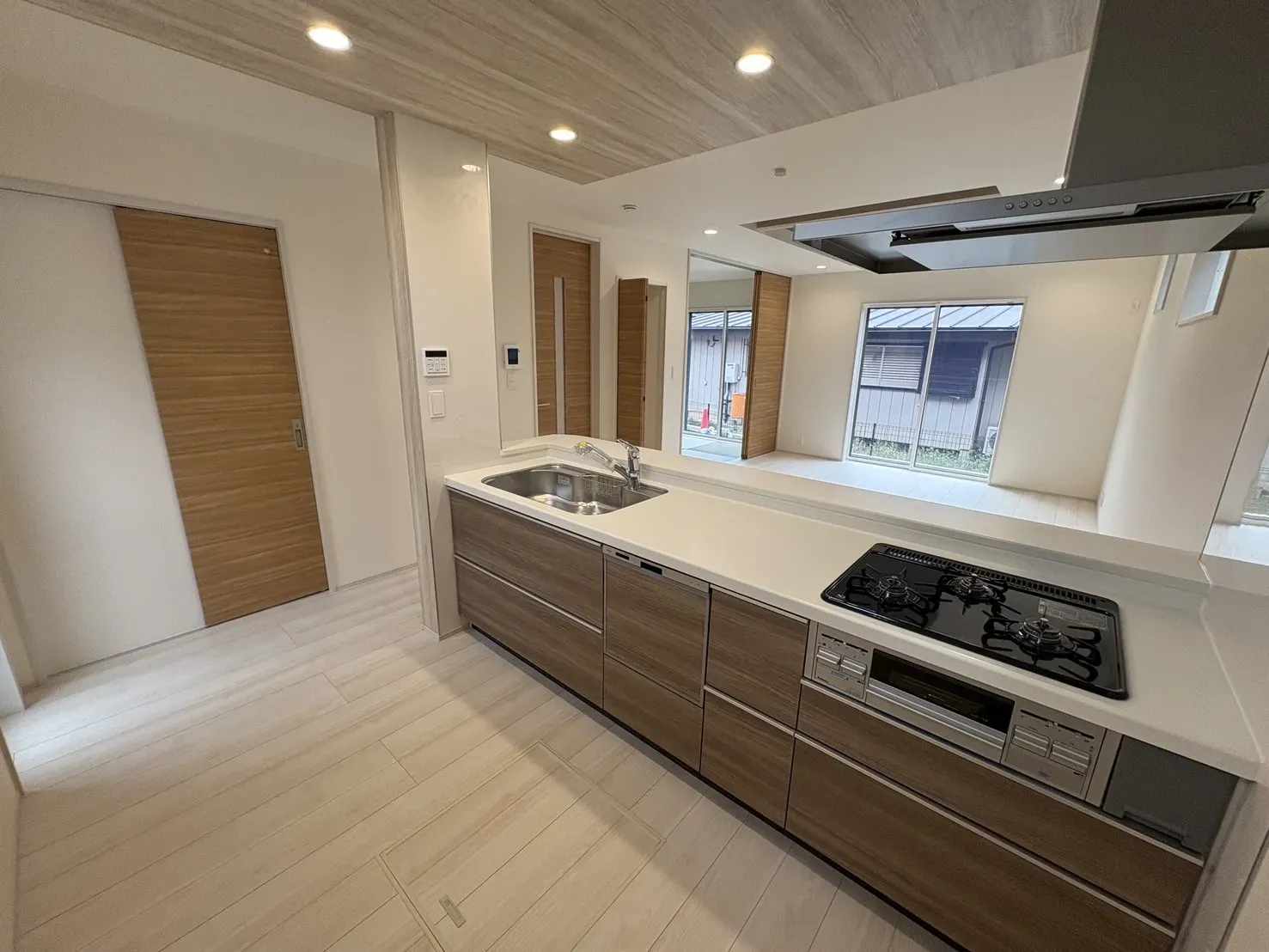 【キッチン】食洗器乾燥機、浄水器蛇口の設備充実の広々としたシステムキッチンです♪