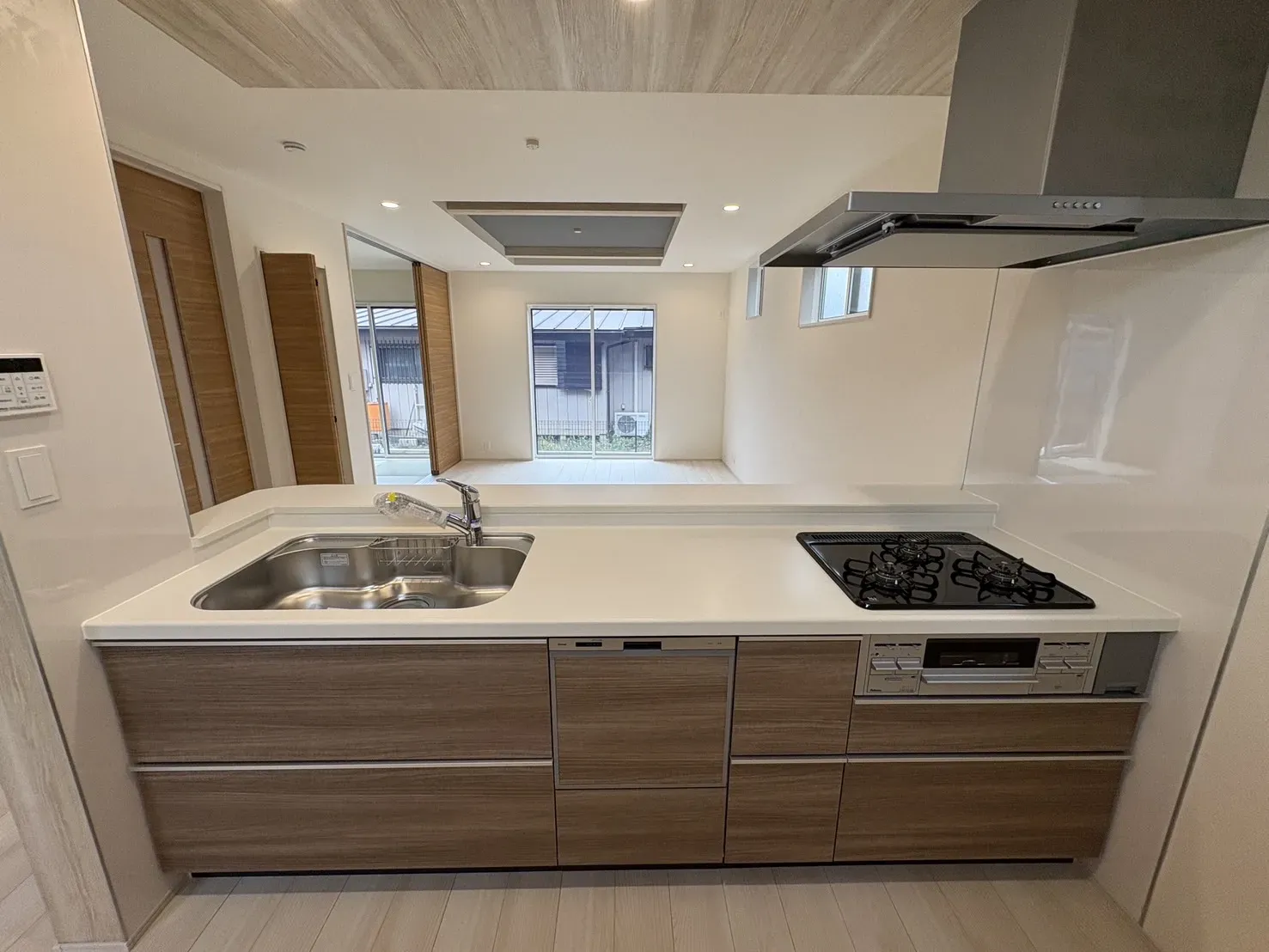 【キッチン】リビング全体が見渡せる対面キッチン♪