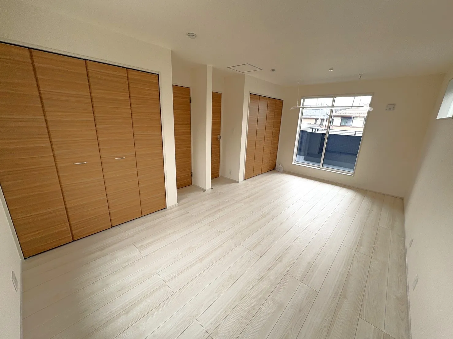 【主寝室】2つの部屋にアレンジできるフレキシブルルーム