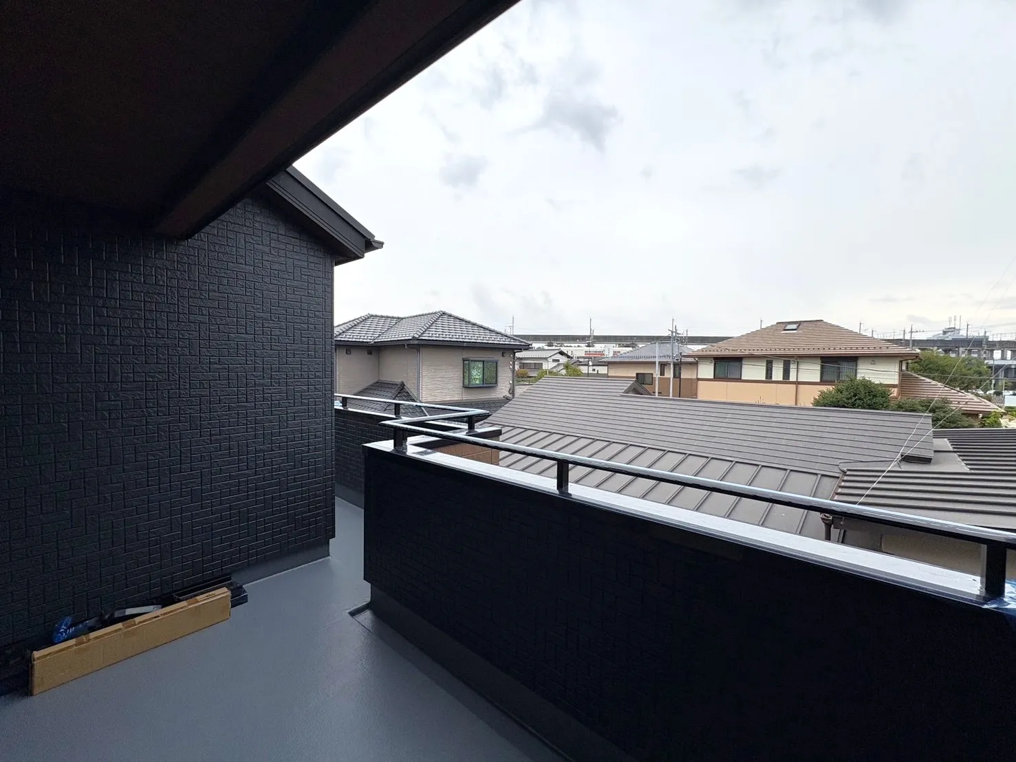 【バルコニー】便利で広々としたバルコニー日当たり良好です♪