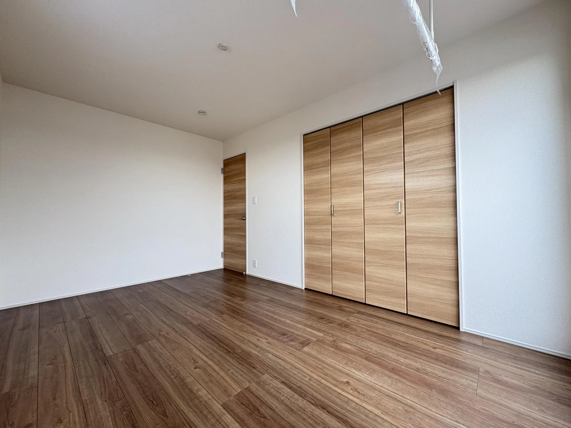 朝日をあびて、体内時計をリセット。清々しい朝の光をあびて、すっきりと目覚める。一日のスタートに大切な日当たりを家族のために。