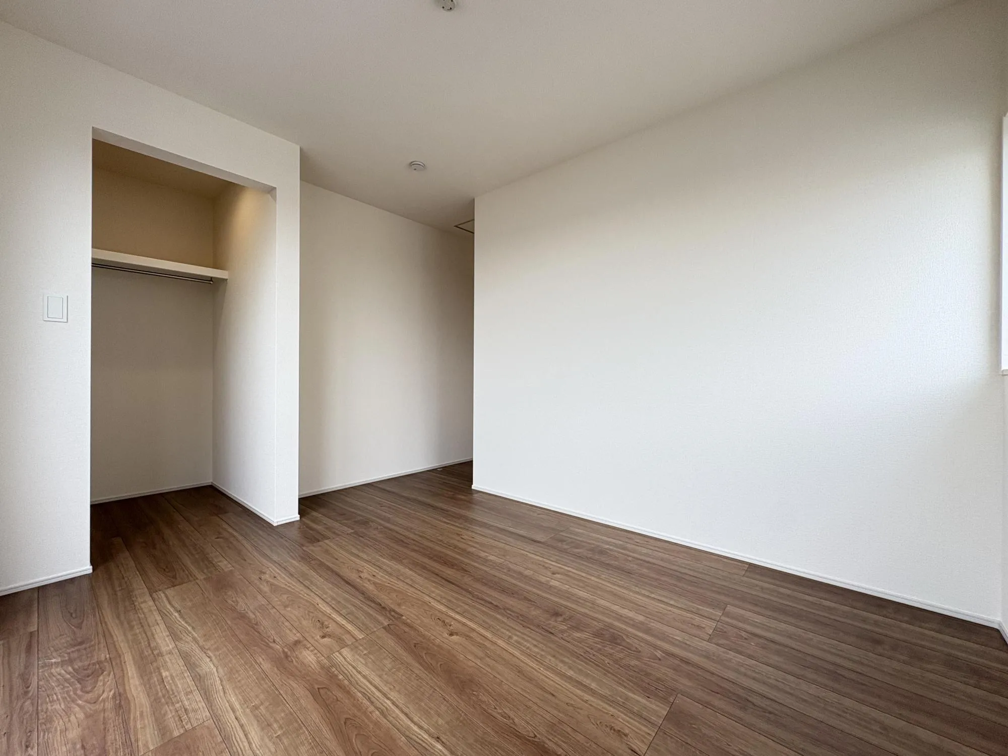 収納付き全居室なのでとても便利な仕様です♪お洋服がたくさんのご家族も安心です☆

