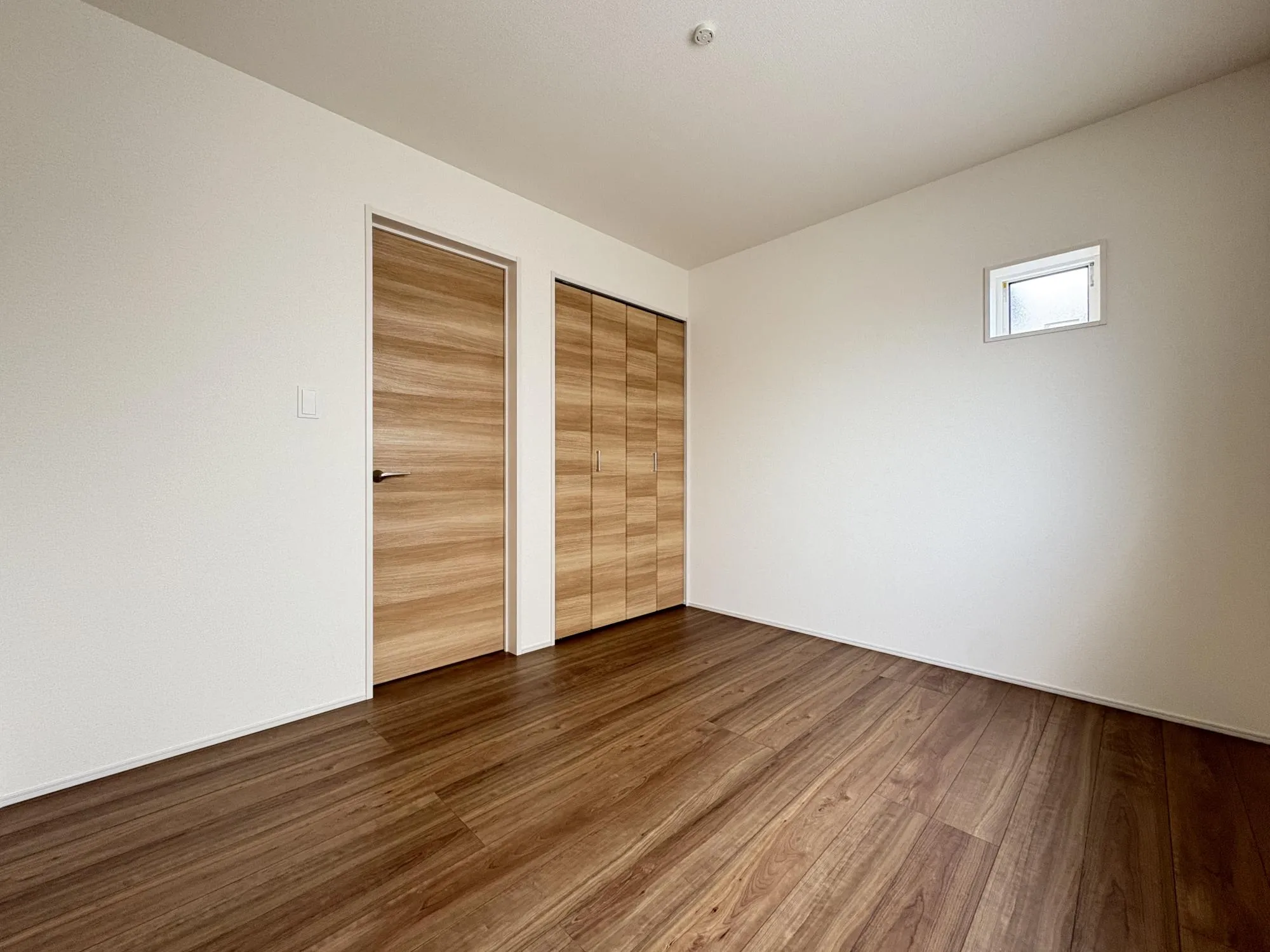 収納付き全居室なのでとても便利な仕様です♪お洋服がたくさんのご家族も安心です☆